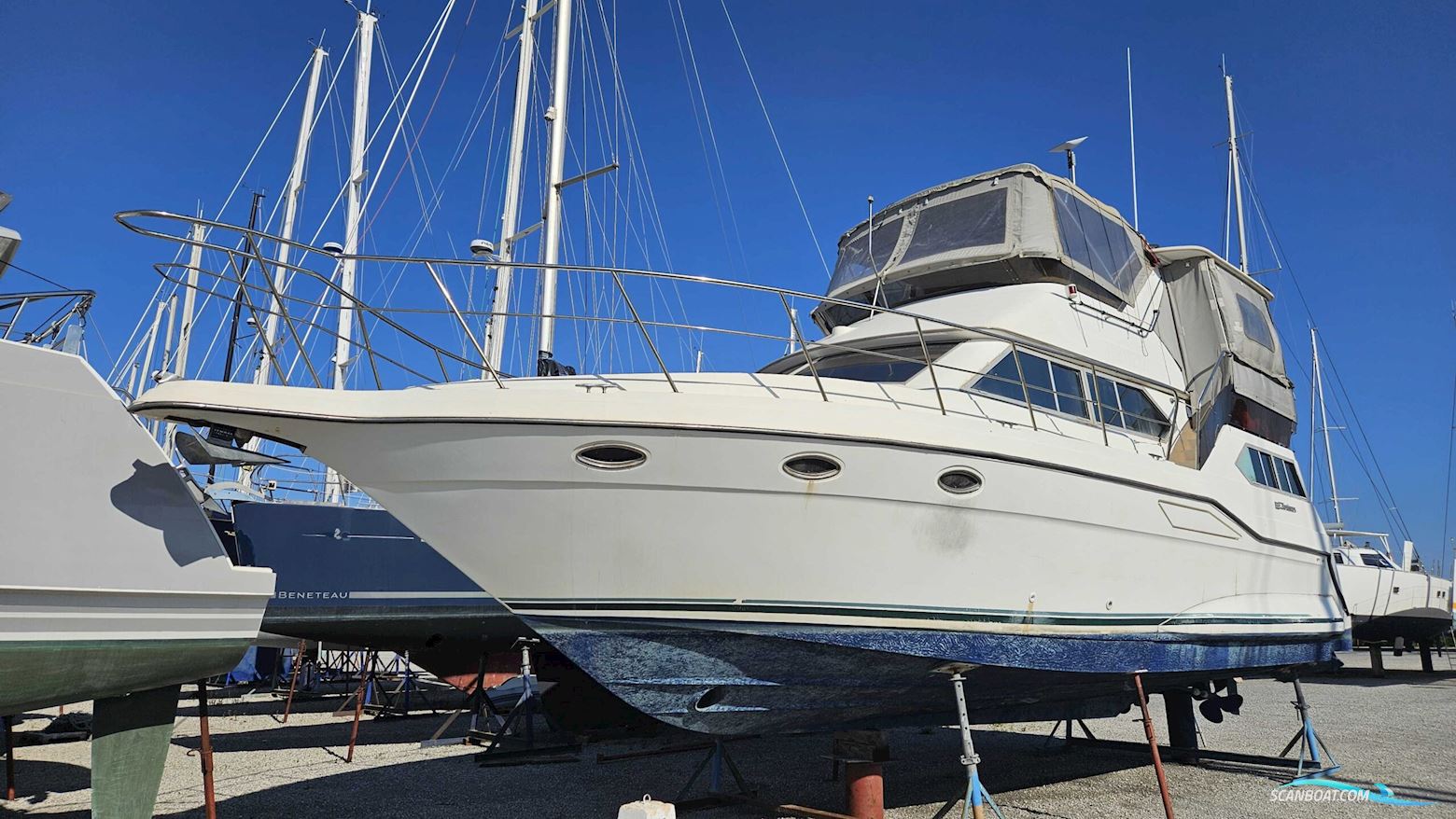 Cruisers Yachts 3850 Aft