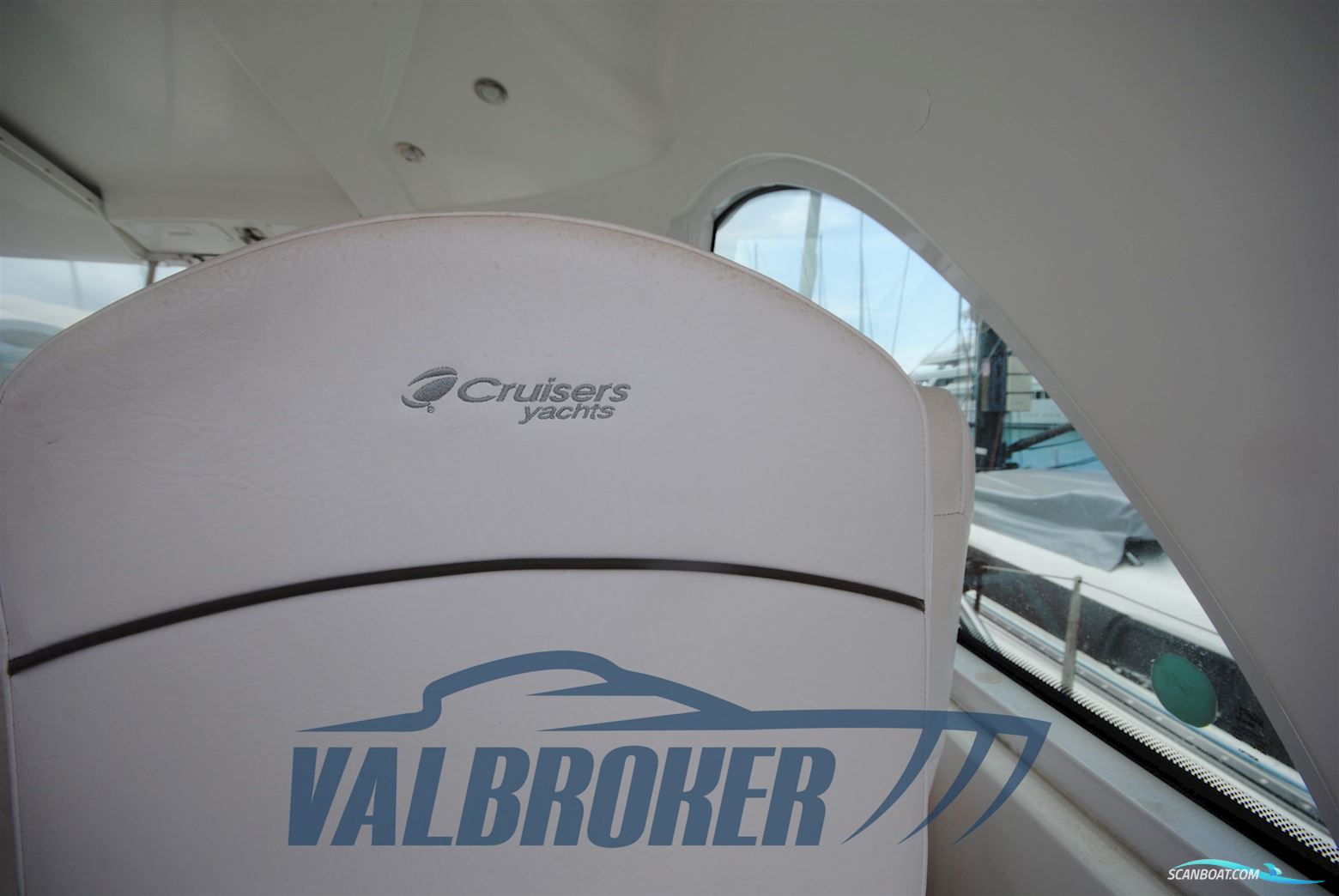 Cruisers Yachts 390 SC