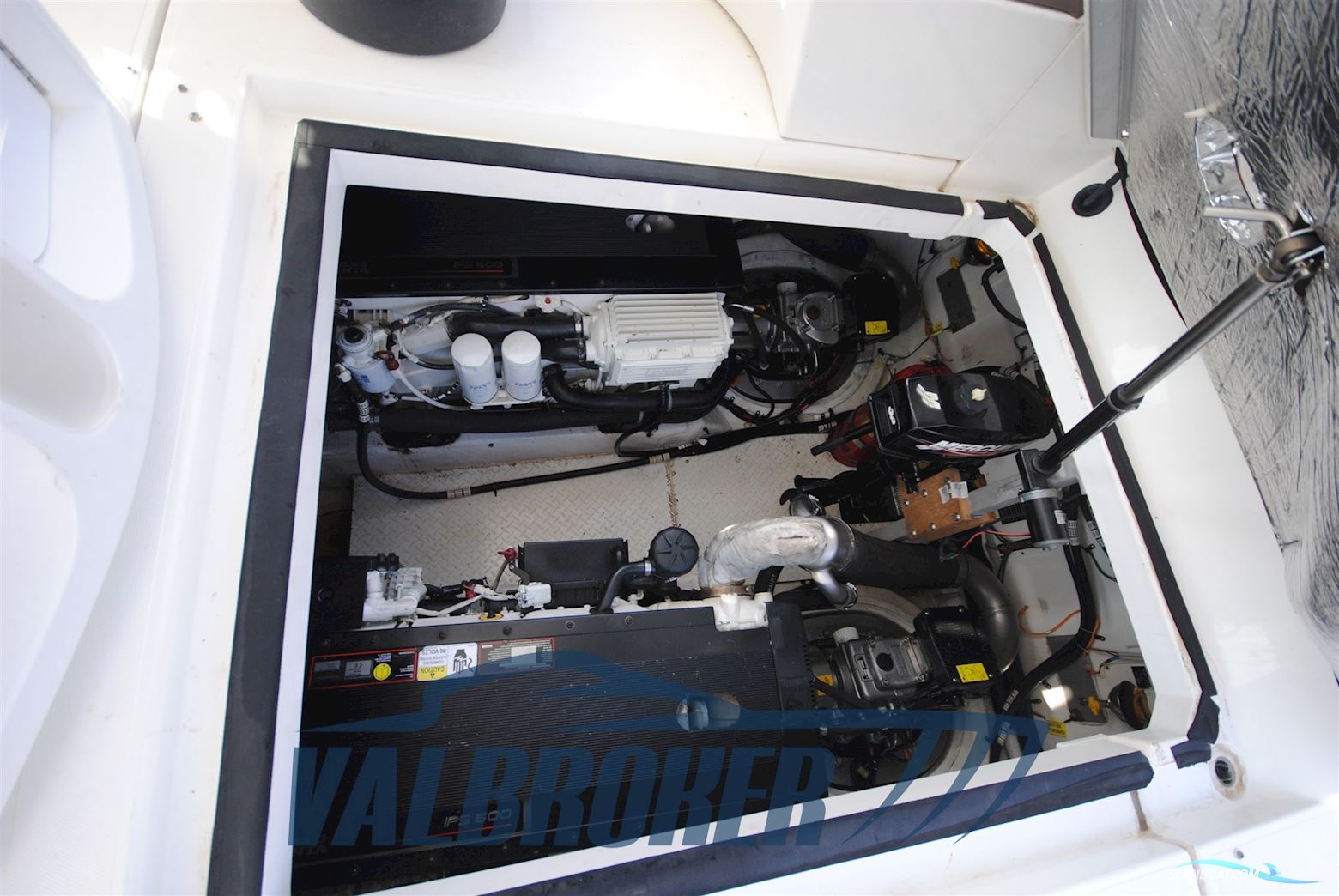 Cruisers Yachts 390 SC