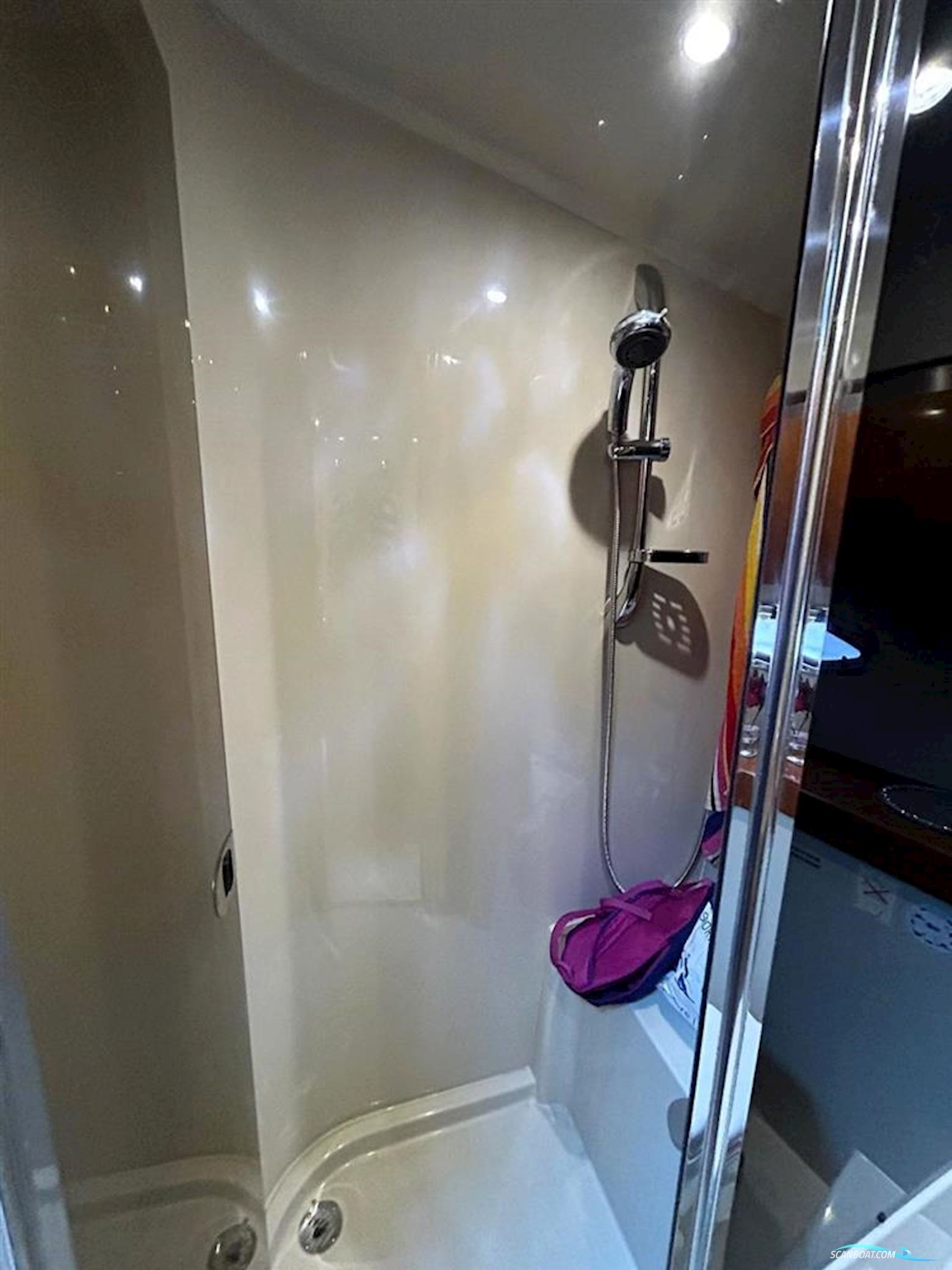 Cruisers Yachts 420 Express