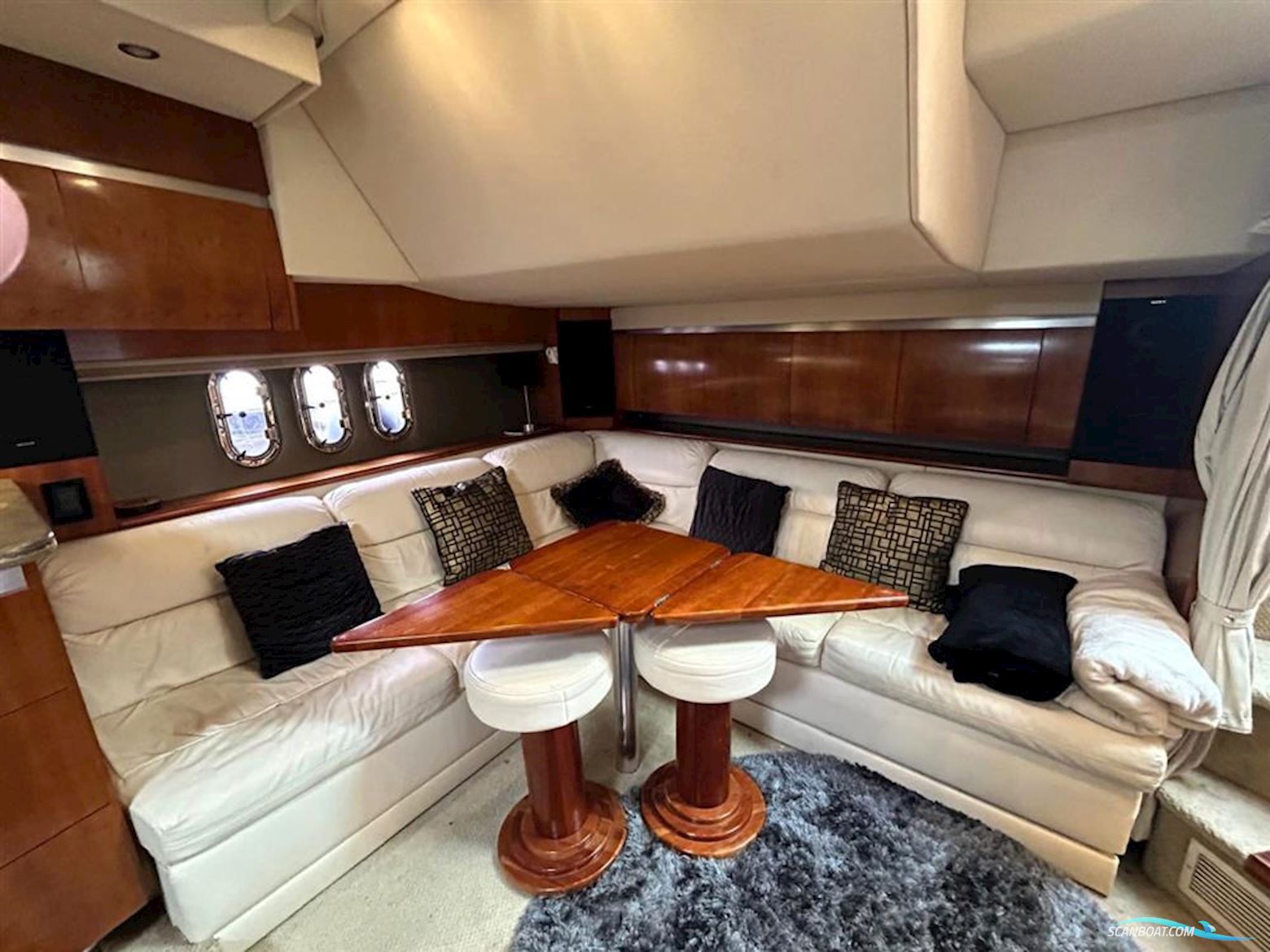 Cruisers Yachts 420 Express