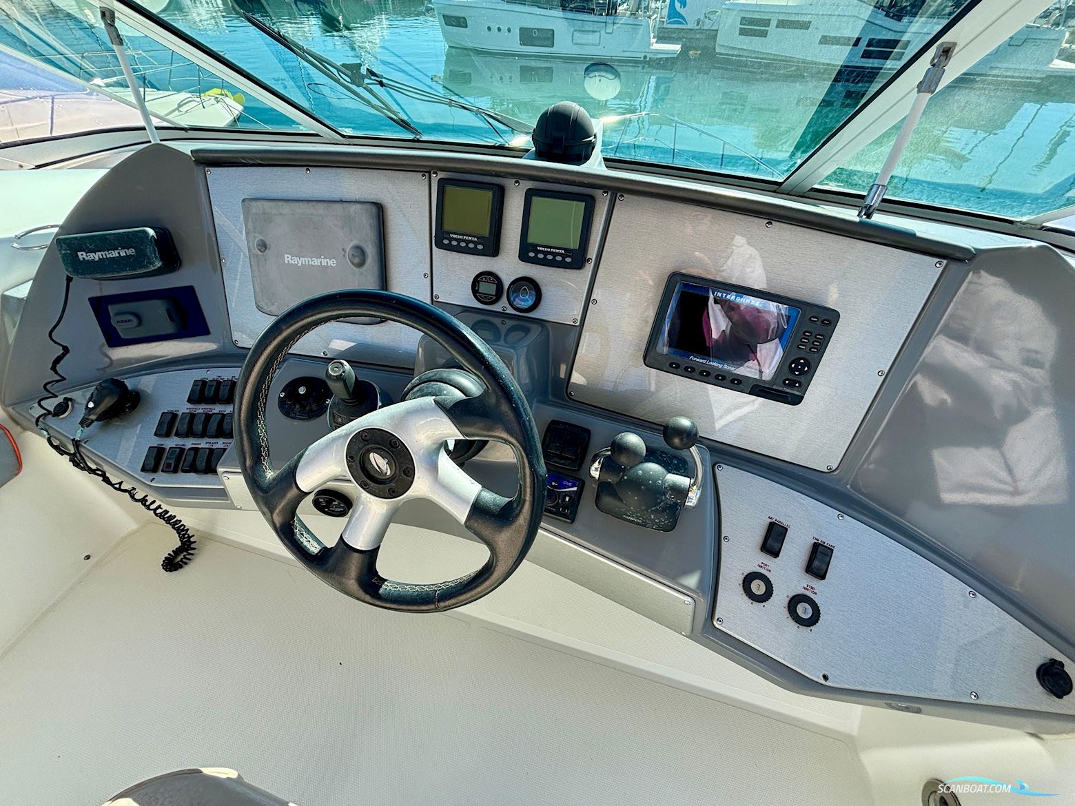 Cruisers Yachts 447 Sport Sedan