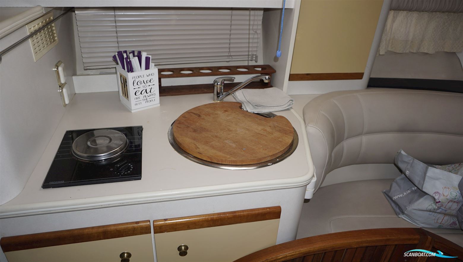 Cruisers Yachts Cruisers 3175 Rogue