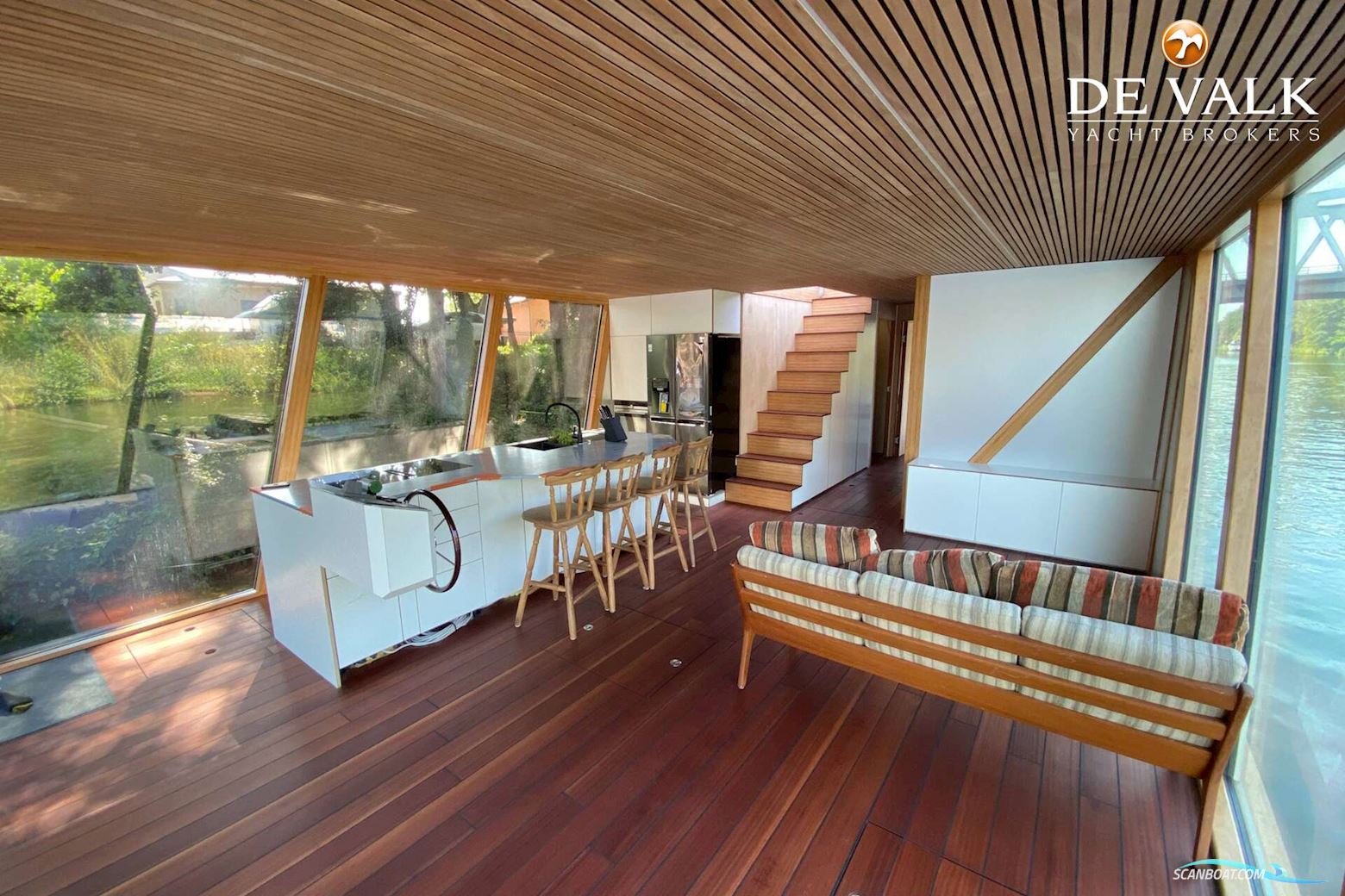 Custom Built Houseboat luxe motor