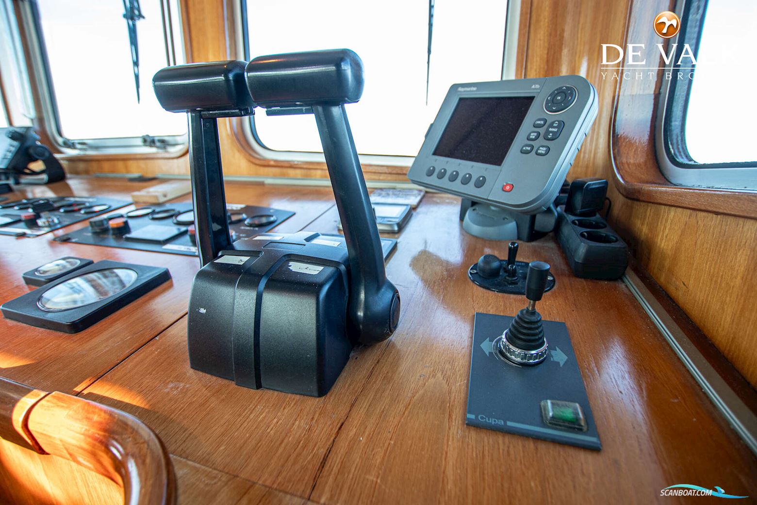 Custom Built Live Aboard 1800