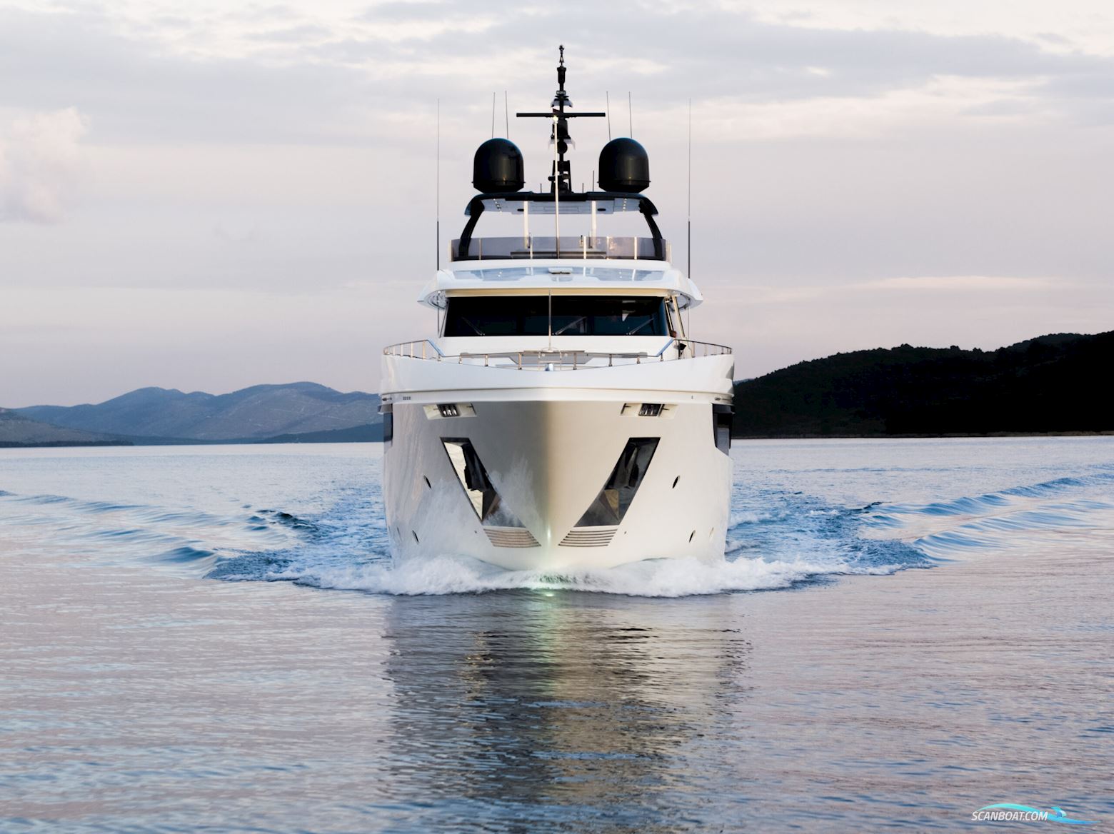 Custom Line Navetta 33