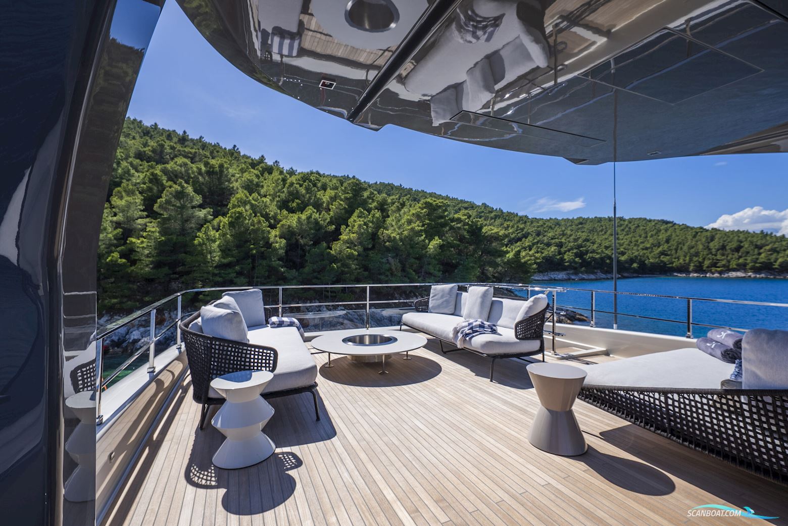 Custom Line Navetta 33