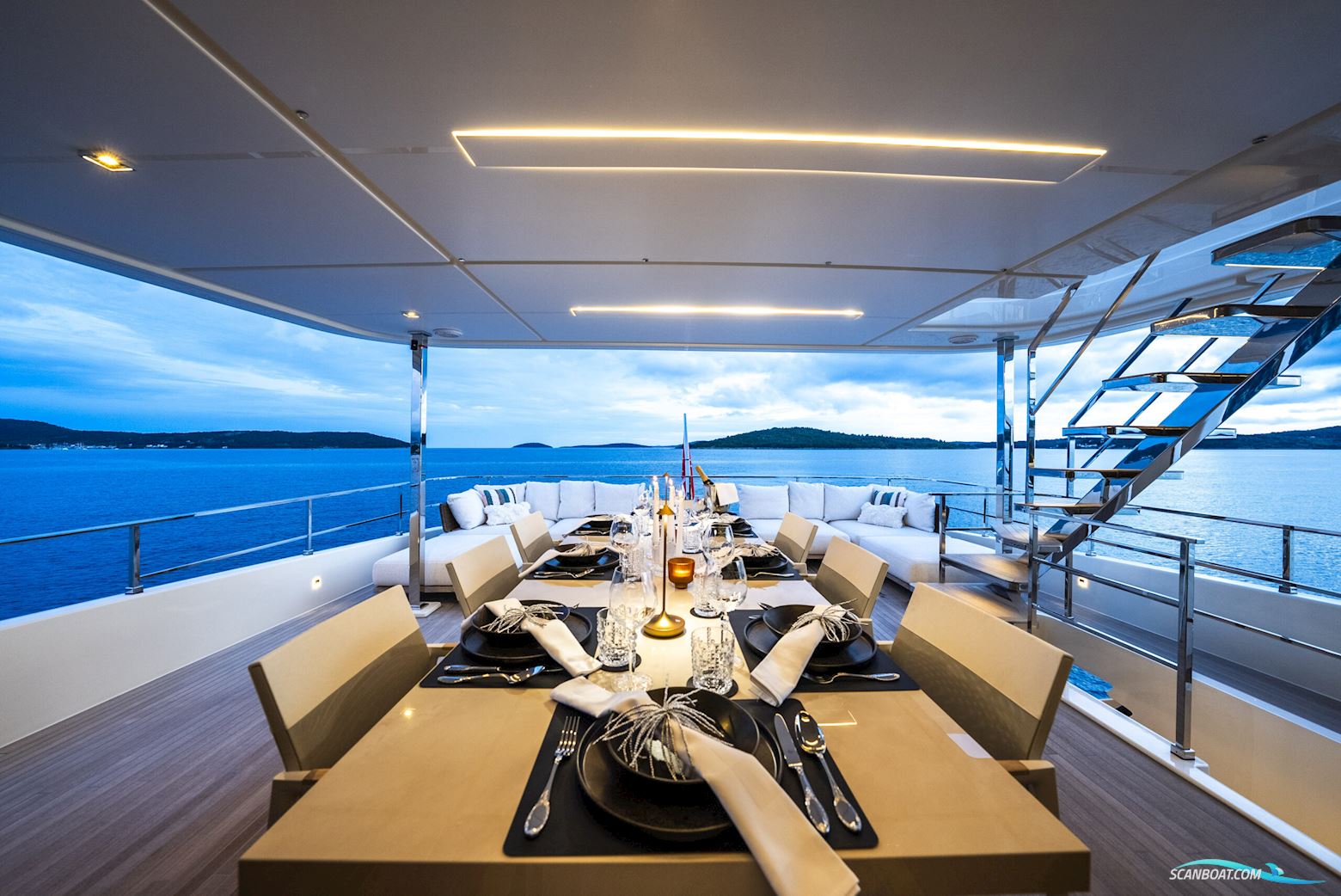 Custom Line Navetta 33