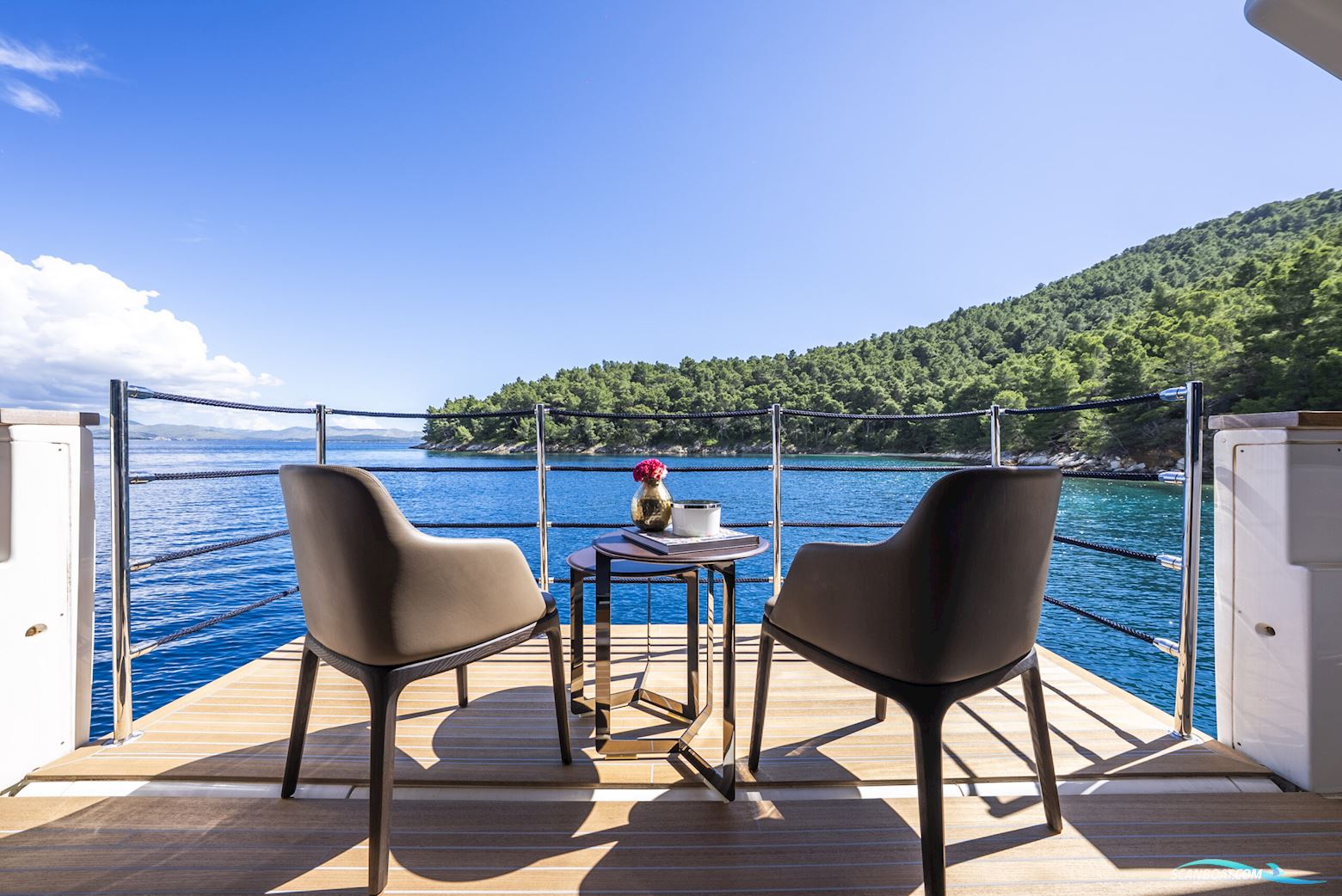 Custom Line Navetta 33