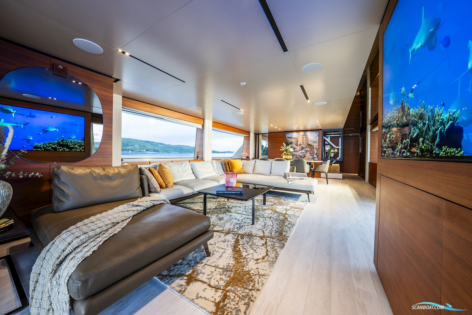 Custom Line Navetta 33