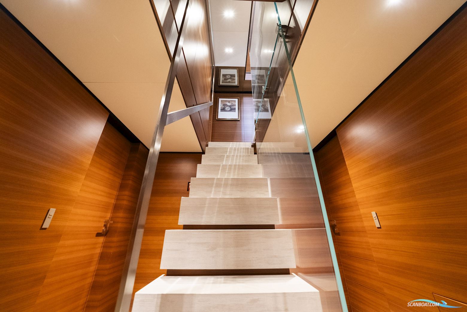 Custom Line Navetta 33