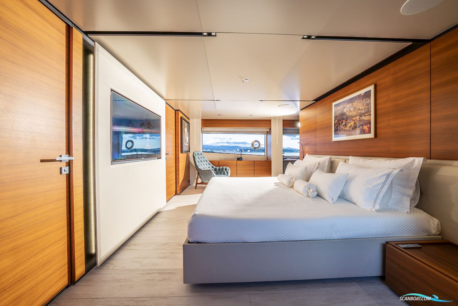 Custom Line Navetta 33