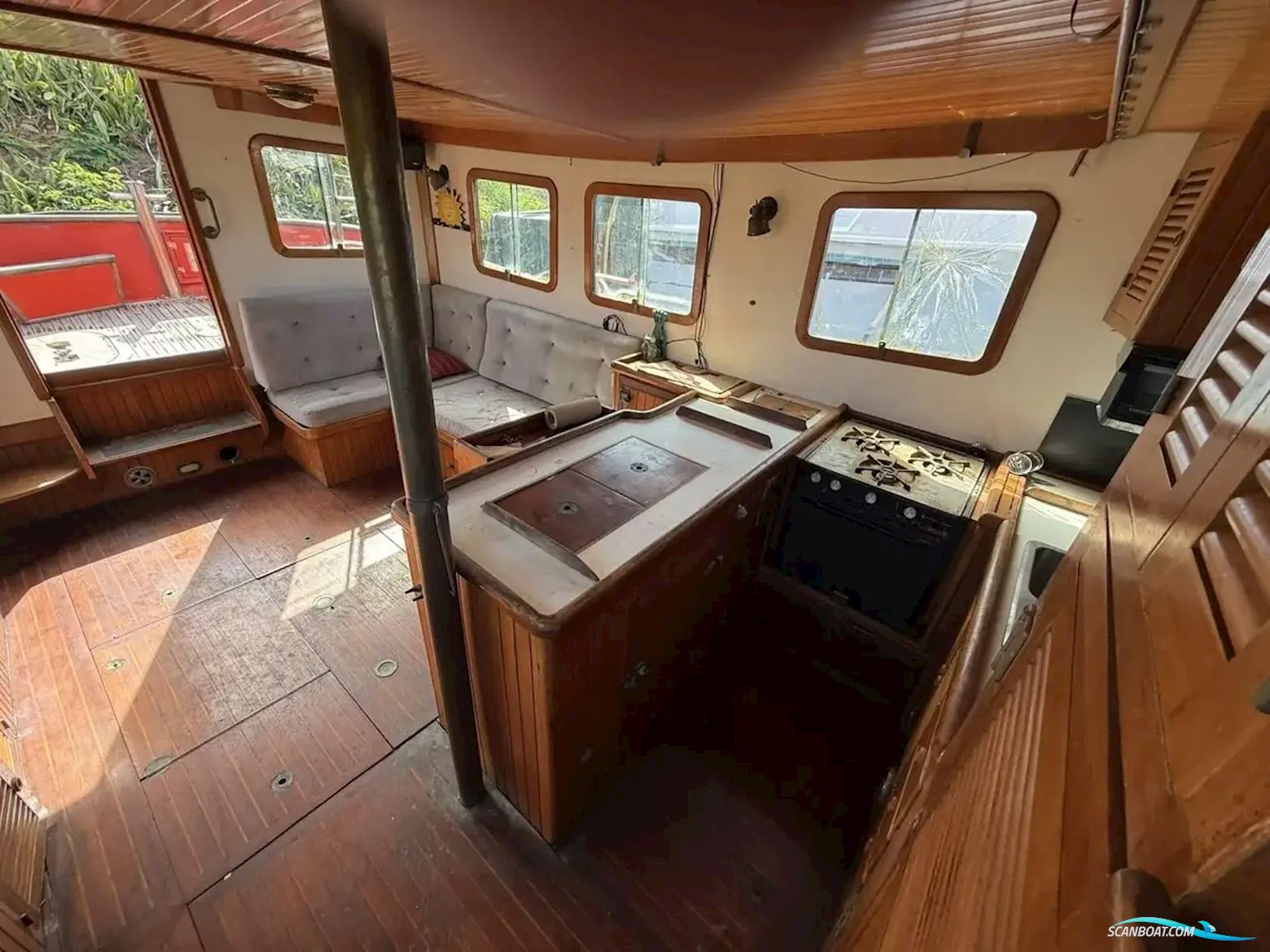 Custom Lord Nelson Victory Tug 37