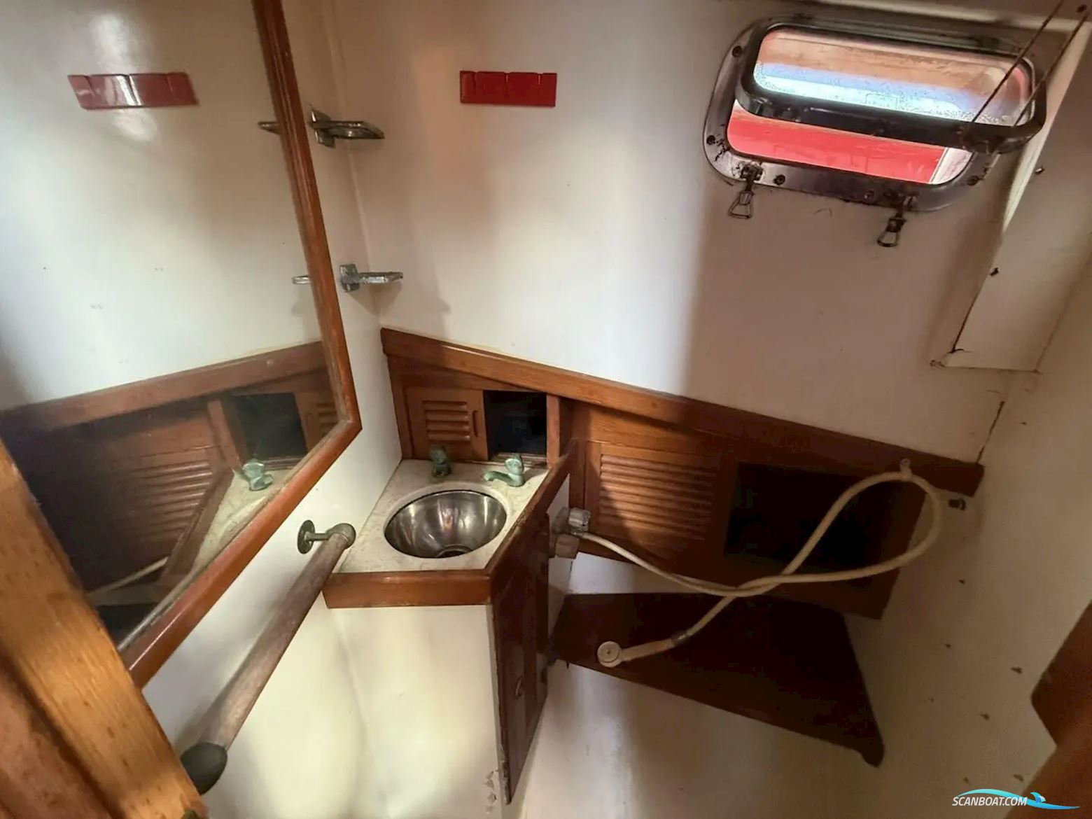 Custom Lord Nelson Victory Tug 37