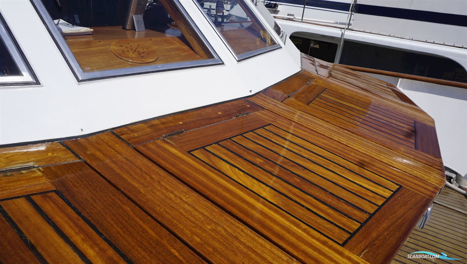 Dagless Fleur de Lys 56' Fleur de Lys Continental
