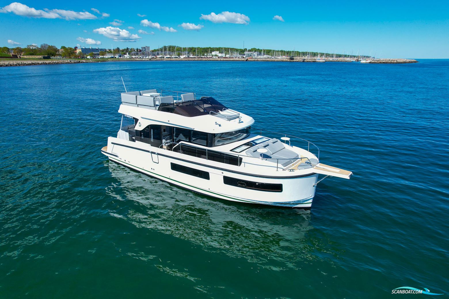 Delphia 11 Flylounge