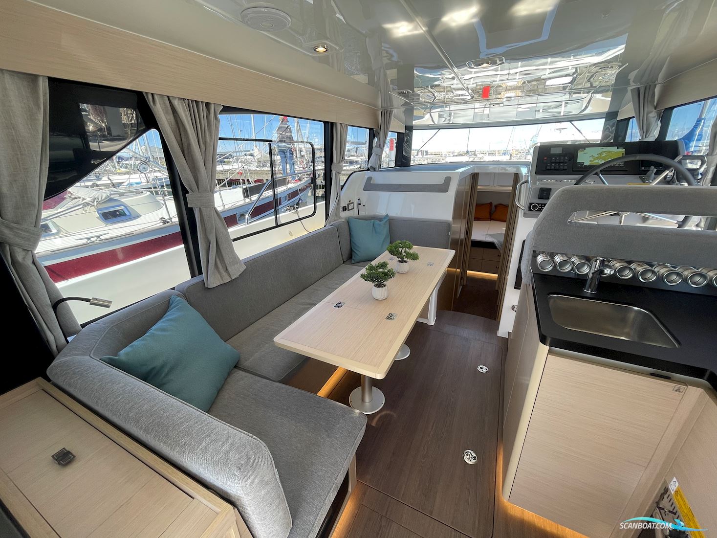 Delphia 11 Flylounge