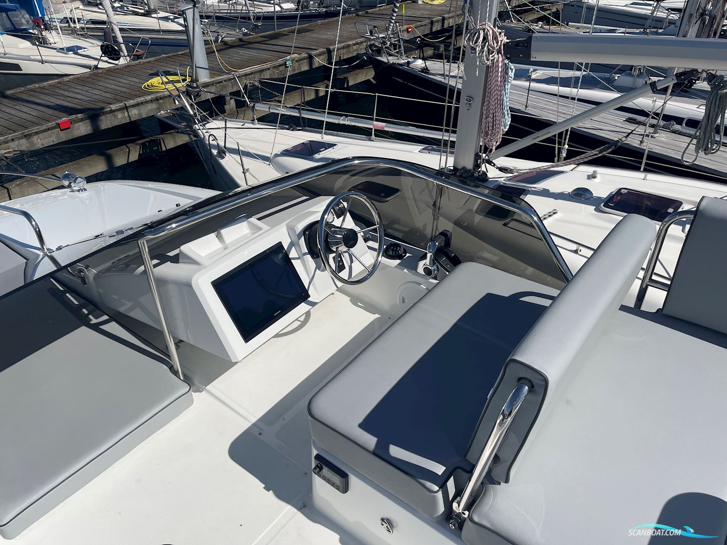 Delphia 11 Flylounge