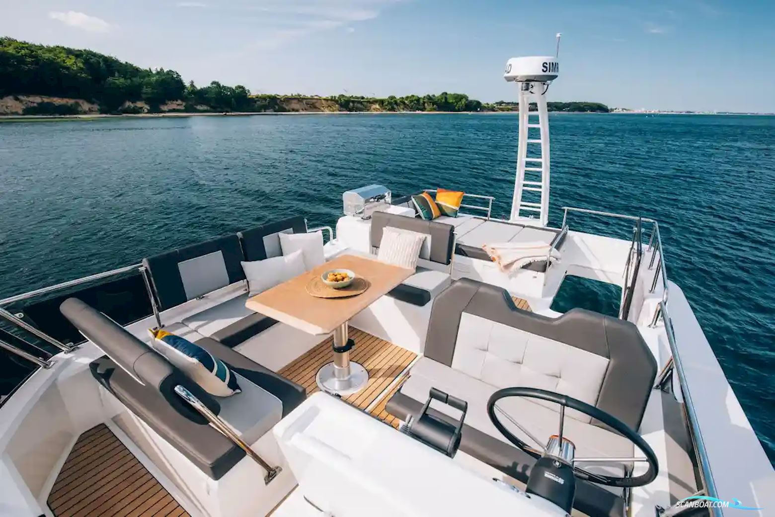 Delphia 12 Flylounge