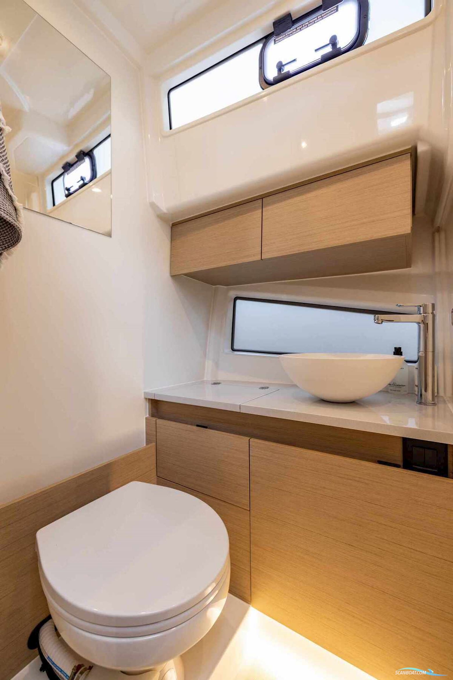 DELPHIA YACHTS 10 LoungeTop Electric DEMO, direct leverbaar