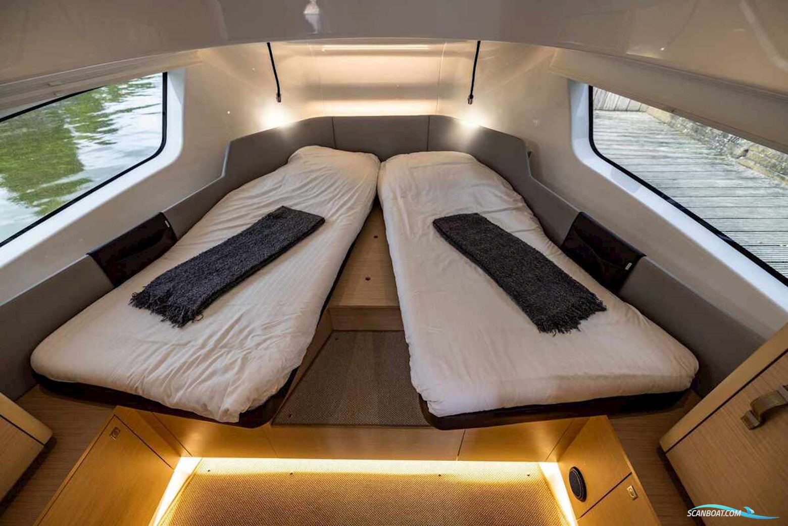 DELPHIA YACHTS 10 LoungeTop Electric DEMO, direct leverbaar