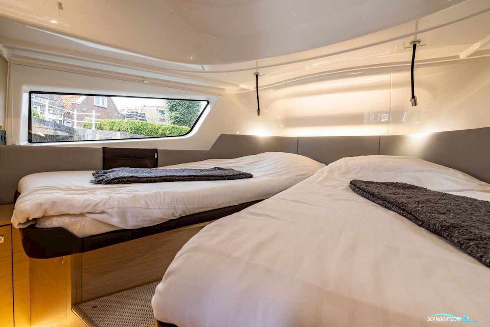 DELPHIA YACHTS 10 LoungeTop Electric DEMO, direct leverbaar