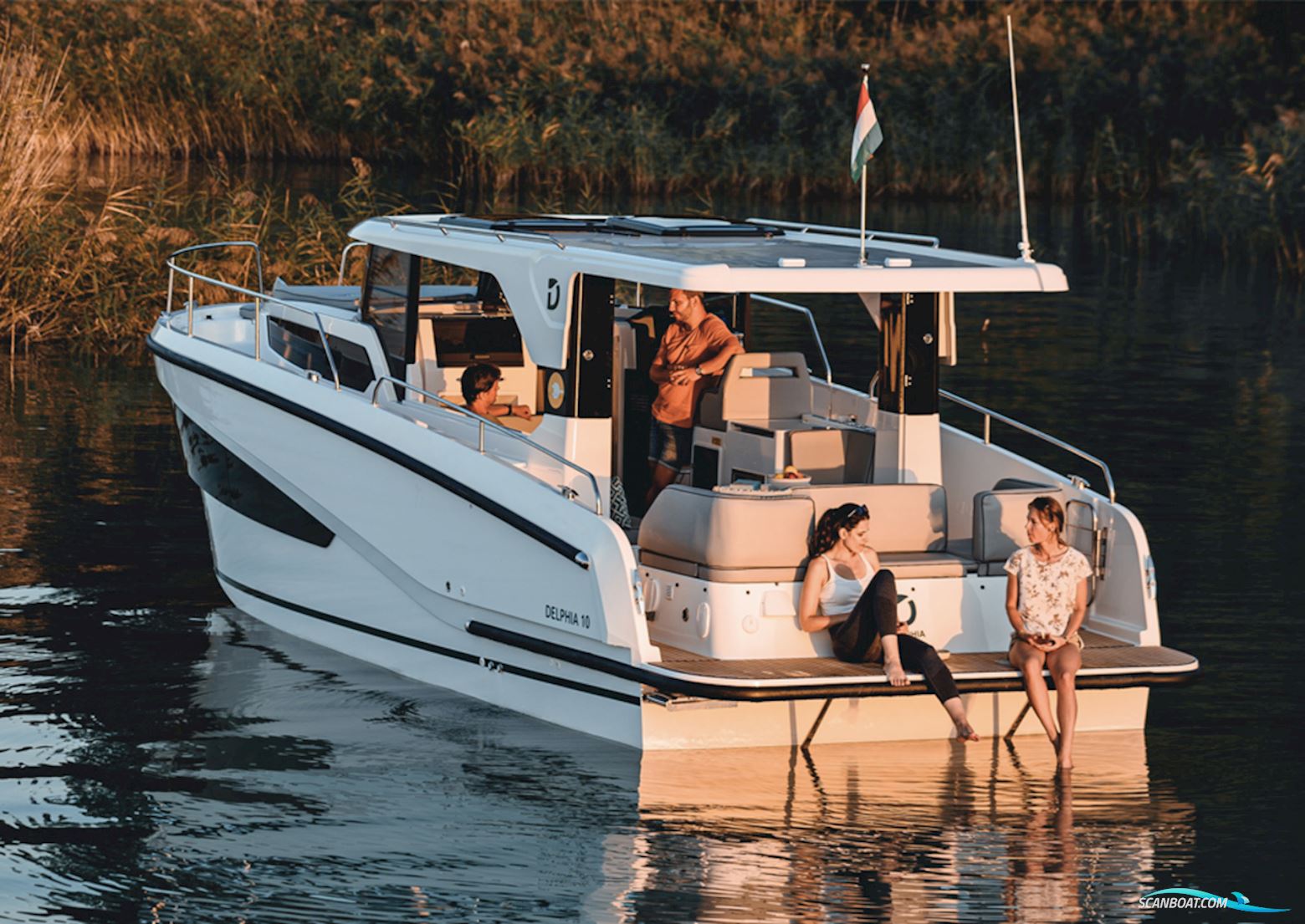 DELPHIA YACHTS 10 LoungeTop Electric