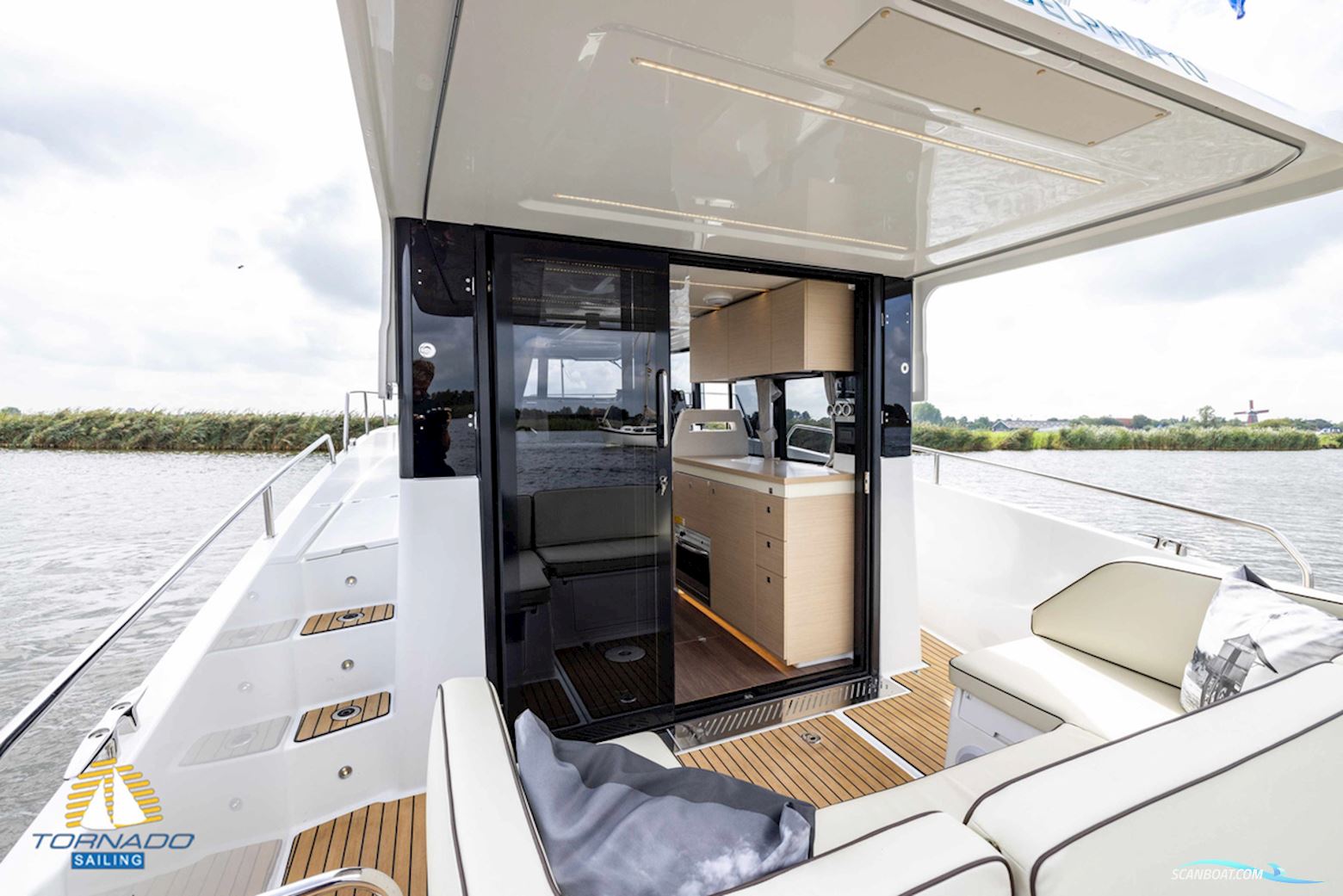 DELPHIA YACHTS 10 Sedan Electric