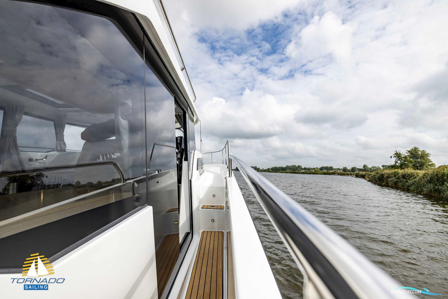 DELPHIA YACHTS 10 Sedan Electric