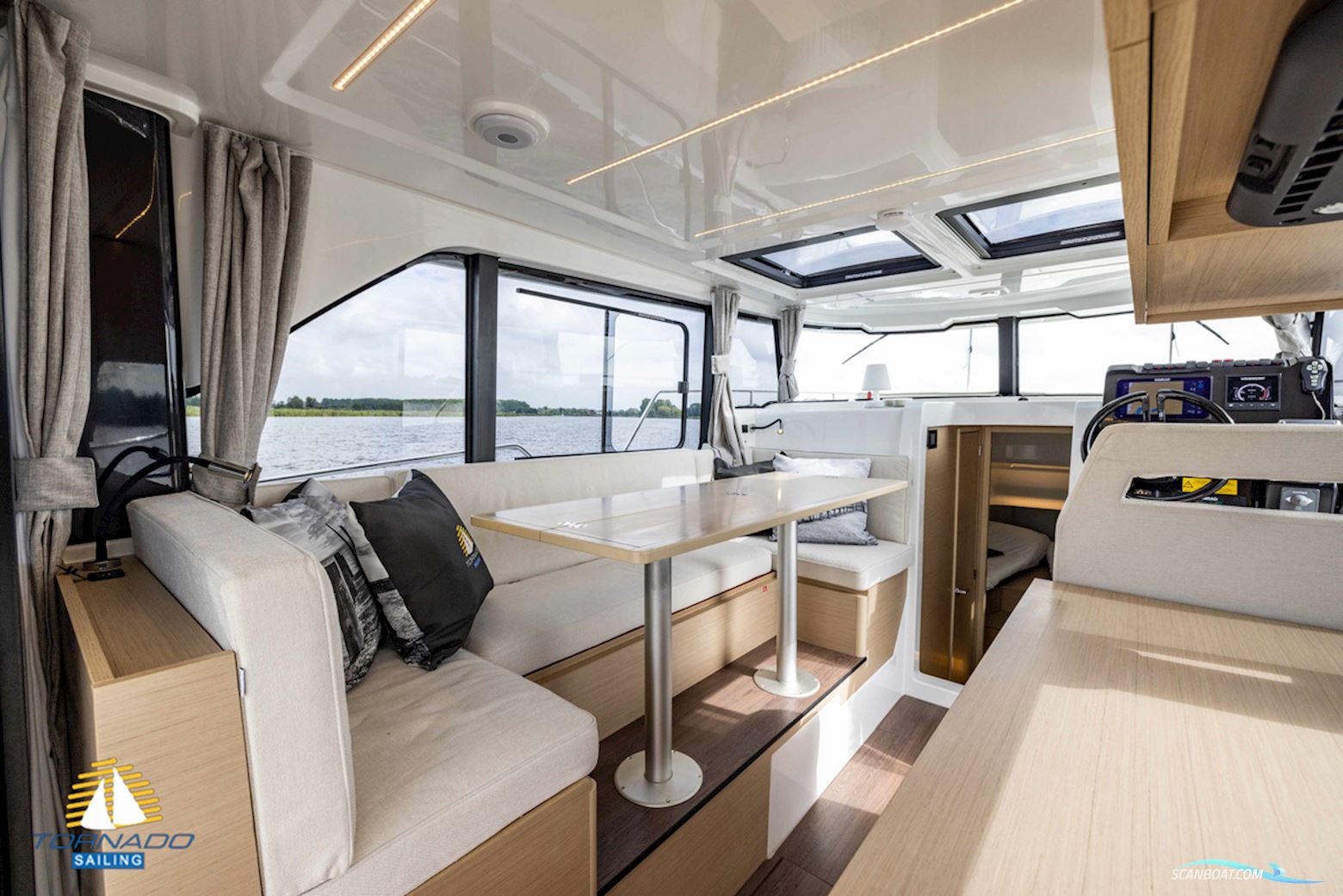 DELPHIA YACHTS 10 Sedan Electric