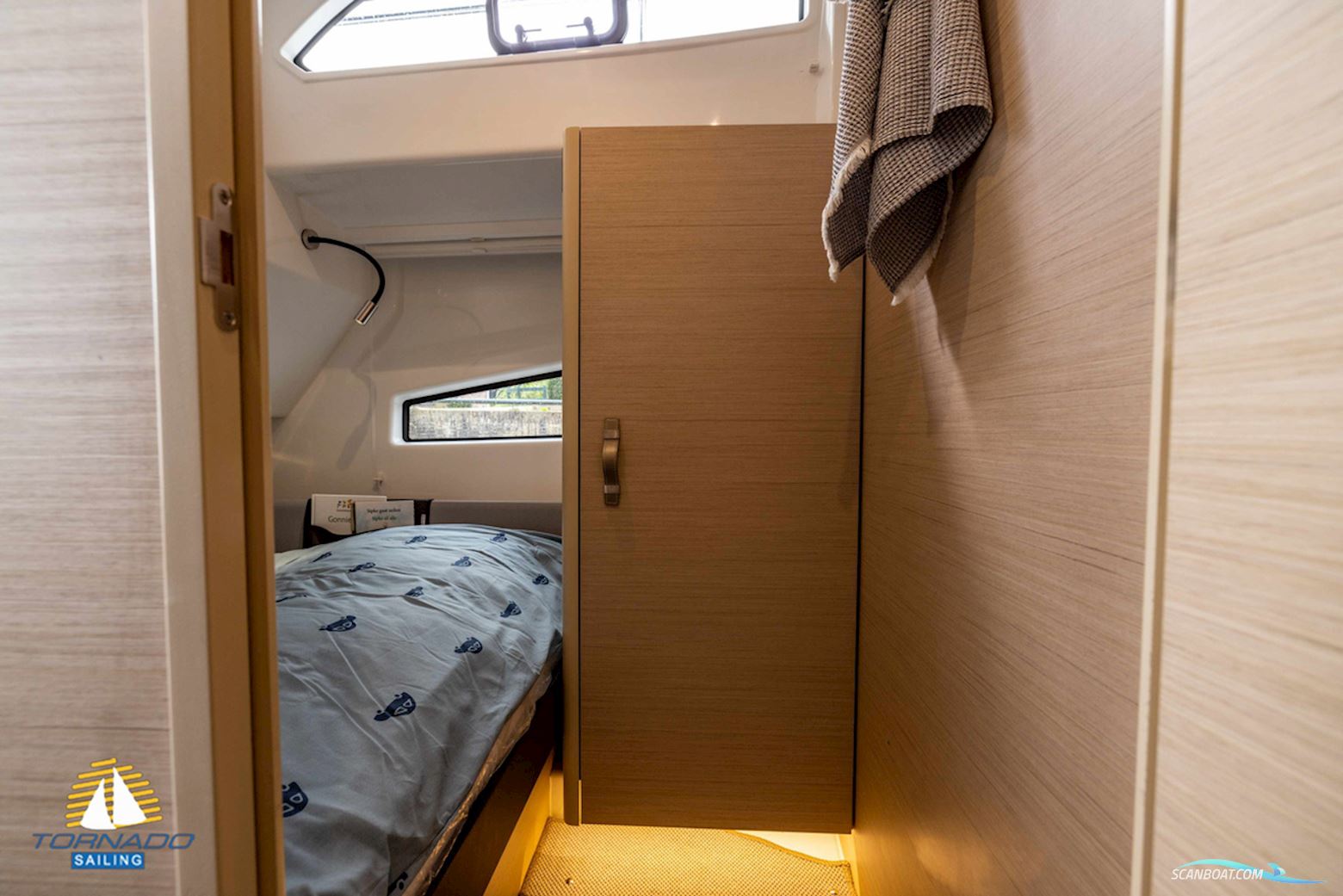 DELPHIA YACHTS 10 Sedan Electric