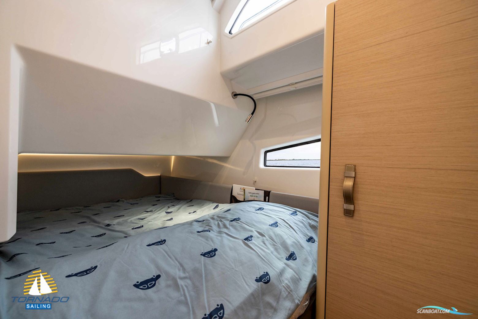 DELPHIA YACHTS 10 Sedan Electric