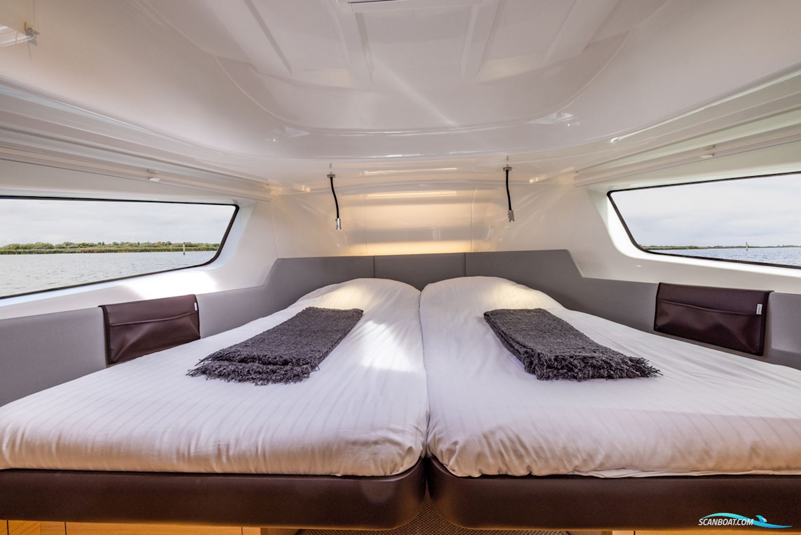 DELPHIA YACHTS 10 Sedan