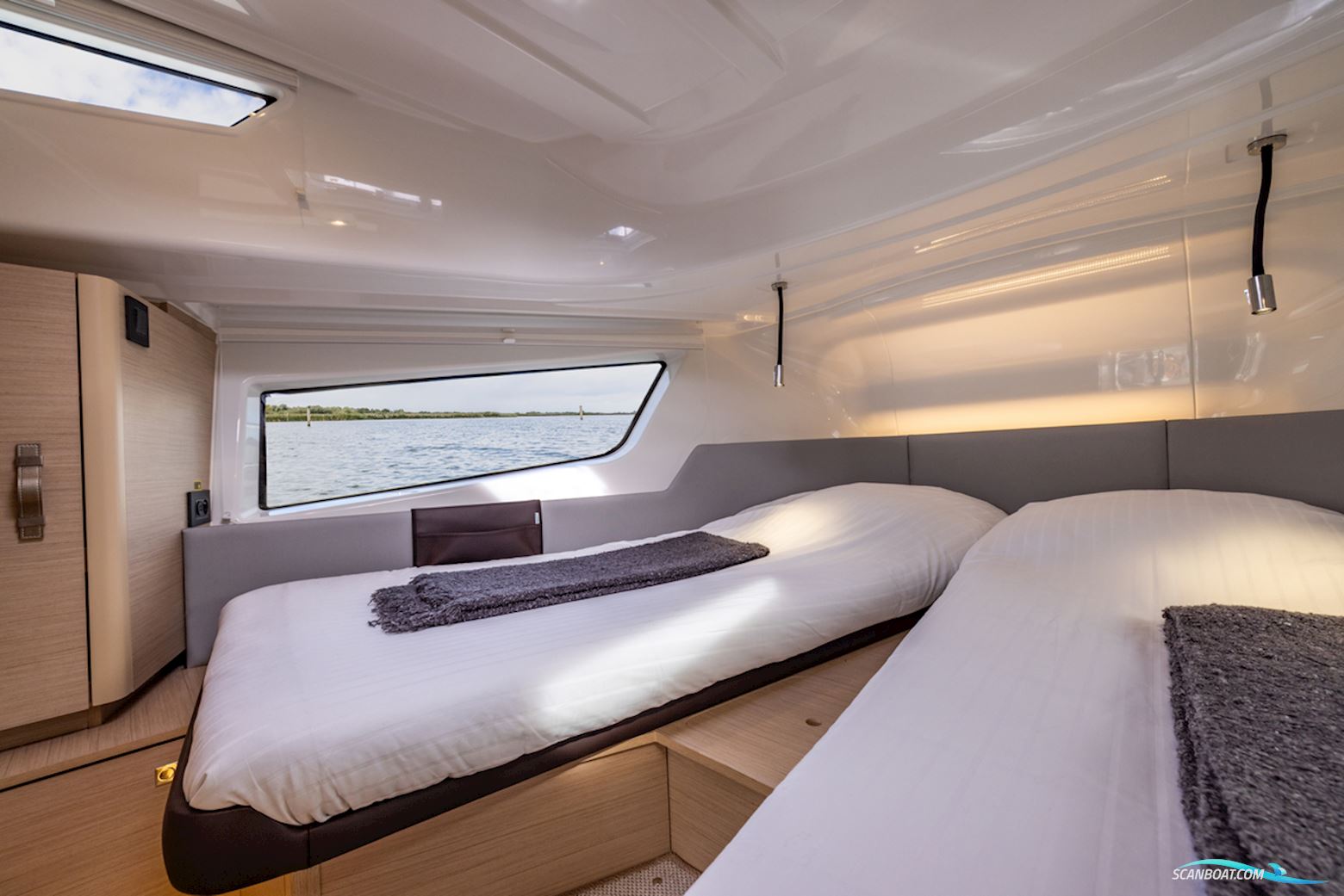 DELPHIA YACHTS 10 Sedan