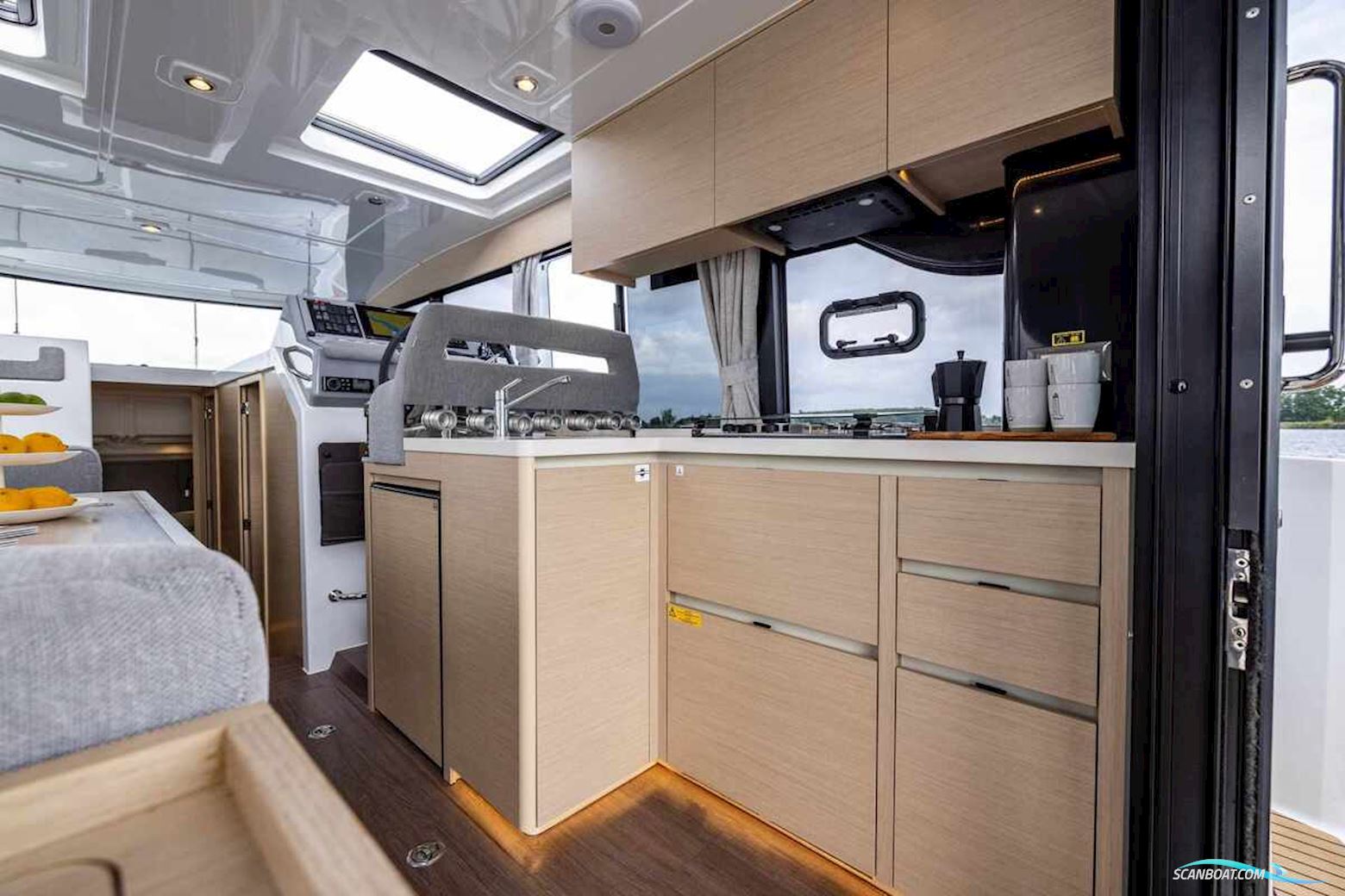 DELPHIA YACHTS 11 Sedan Electric