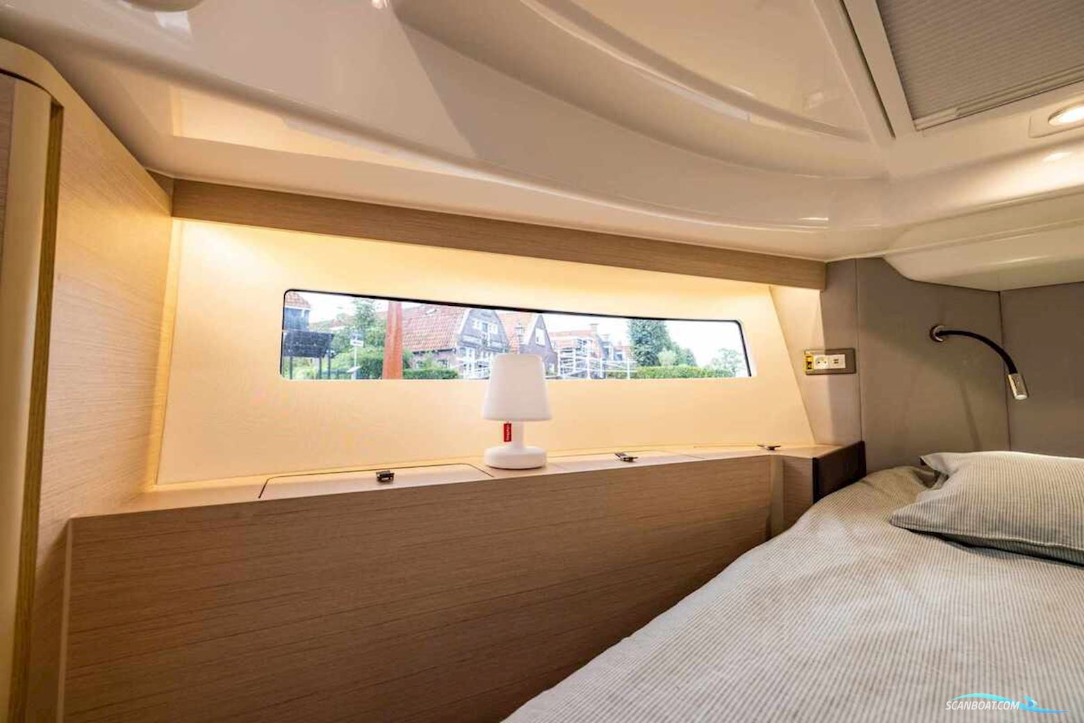 DELPHIA YACHTS 11 Sedan Electric