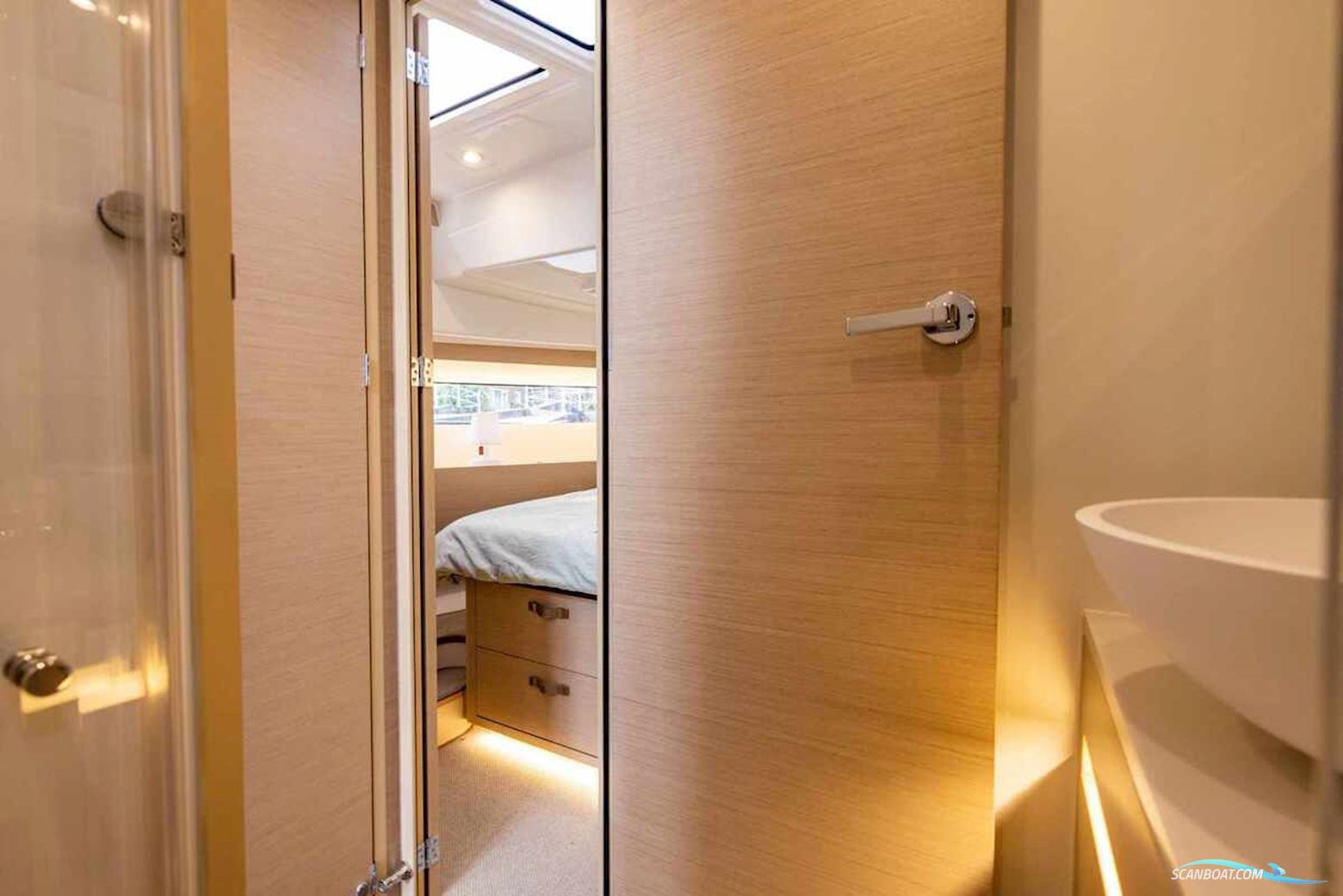 DELPHIA YACHTS 11 Sedan Electric