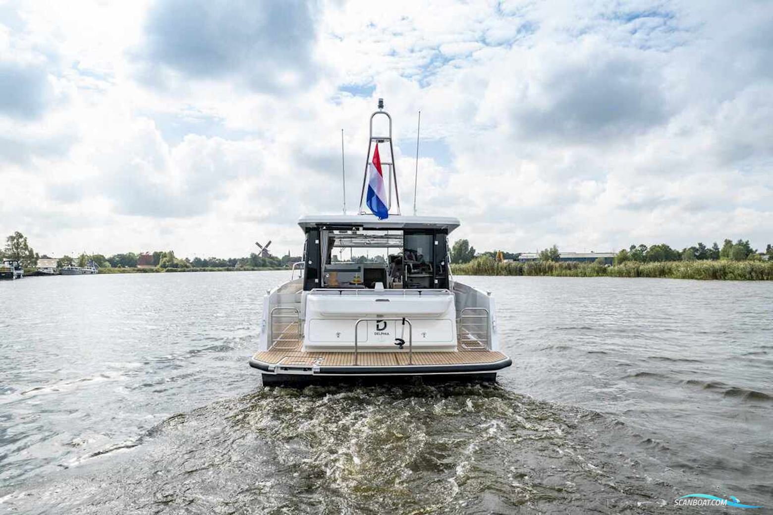 DELPHIA YACHTS 11 Sedan Electric
