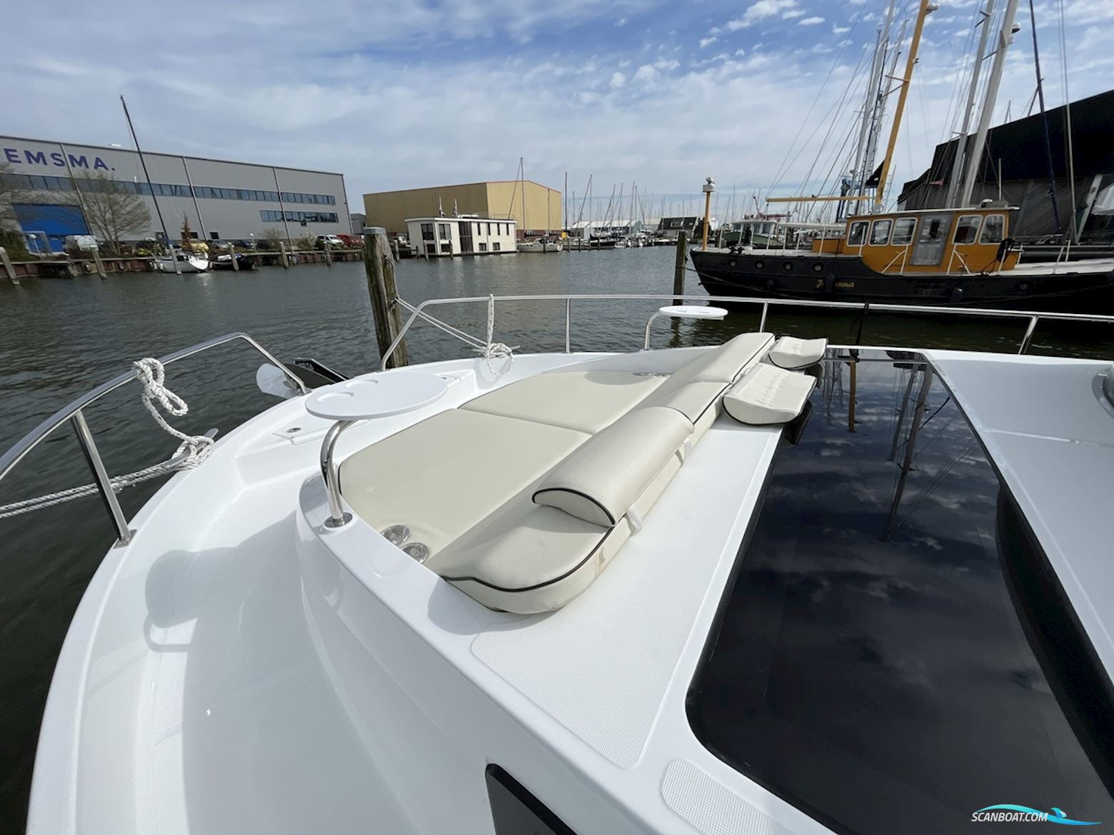 DELPHIA YACHTS 11 Sedan