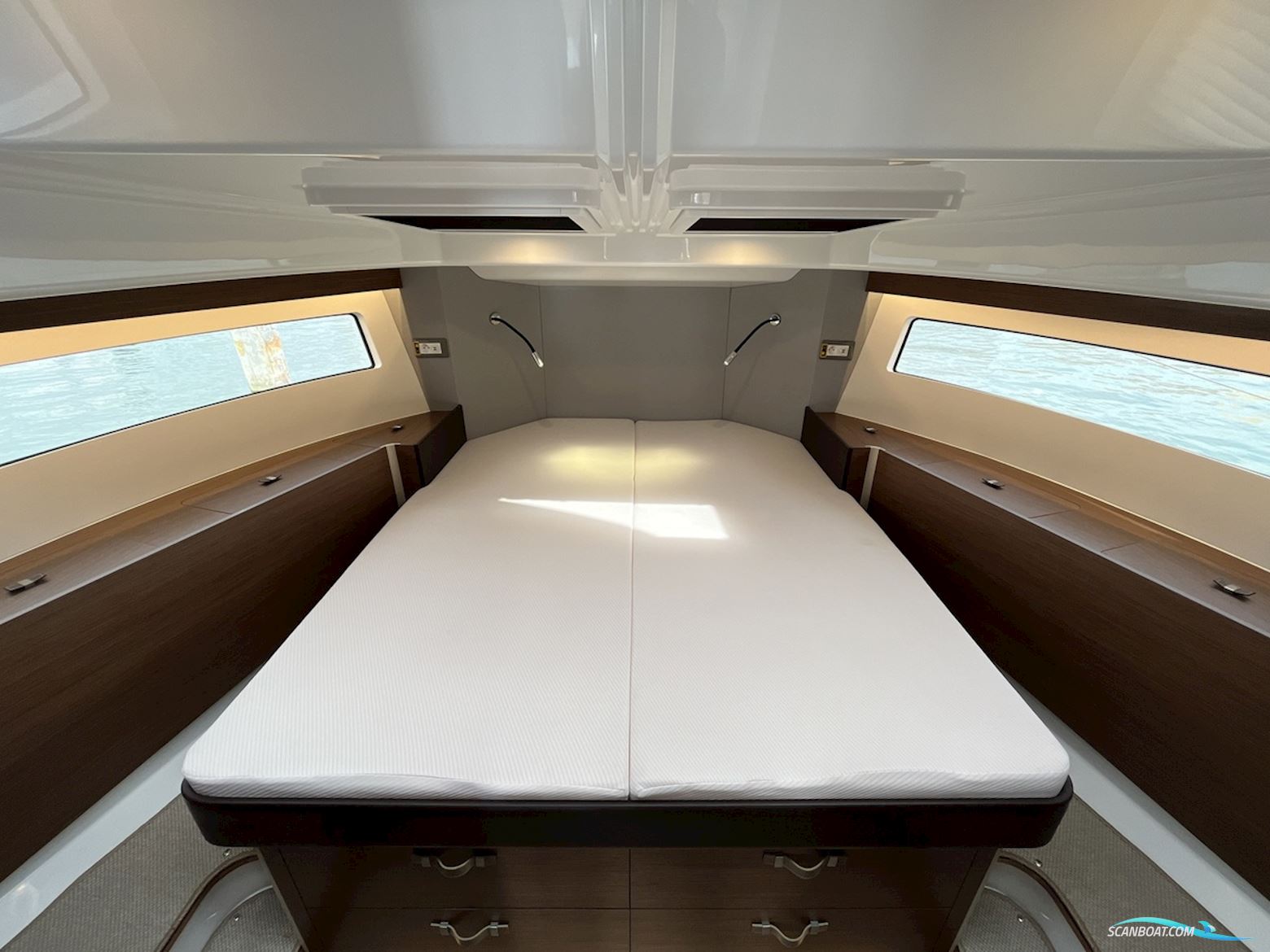 DELPHIA YACHTS 11 Sedan