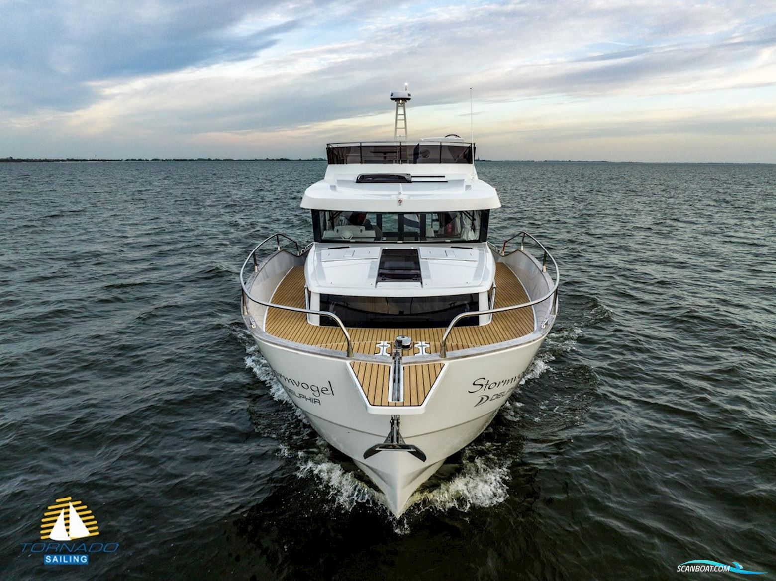 DELPHIA YACHTS 12 Flylounge