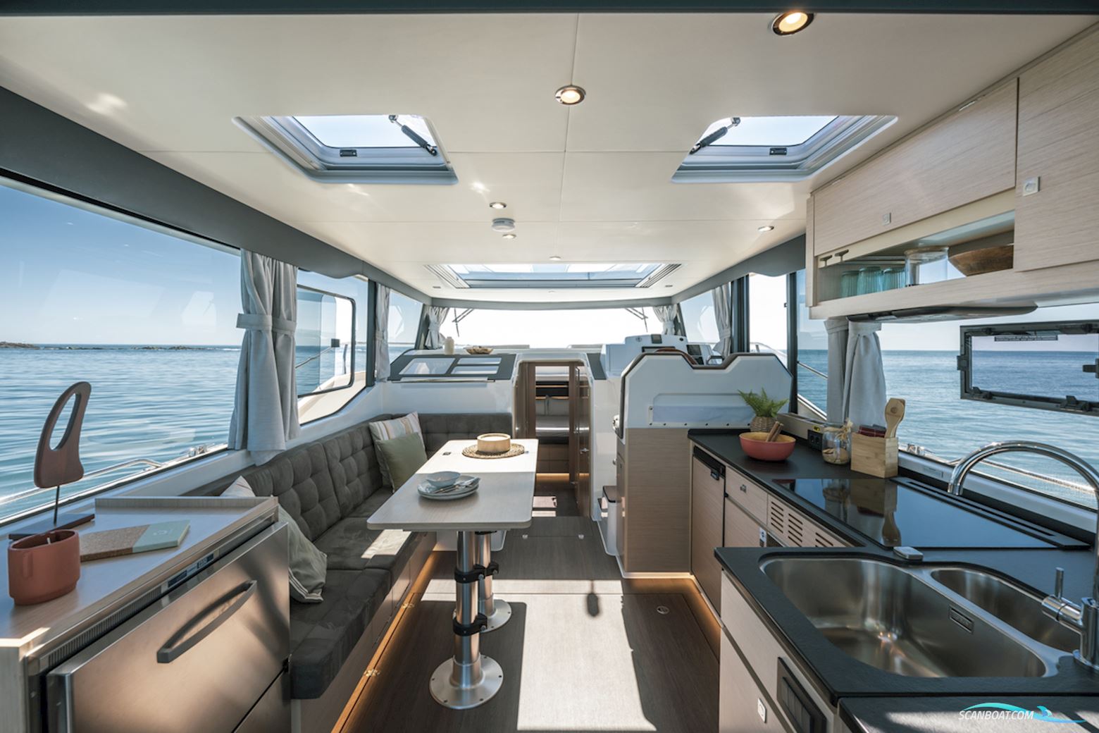 DELPHIA YACHTS 12 Sedan