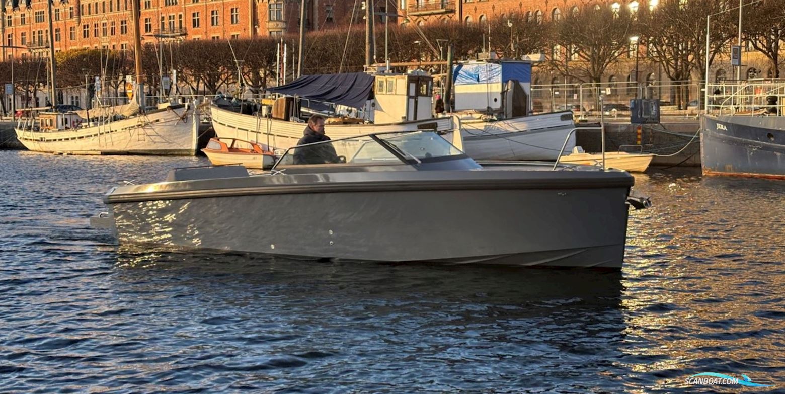Delta 26 Open