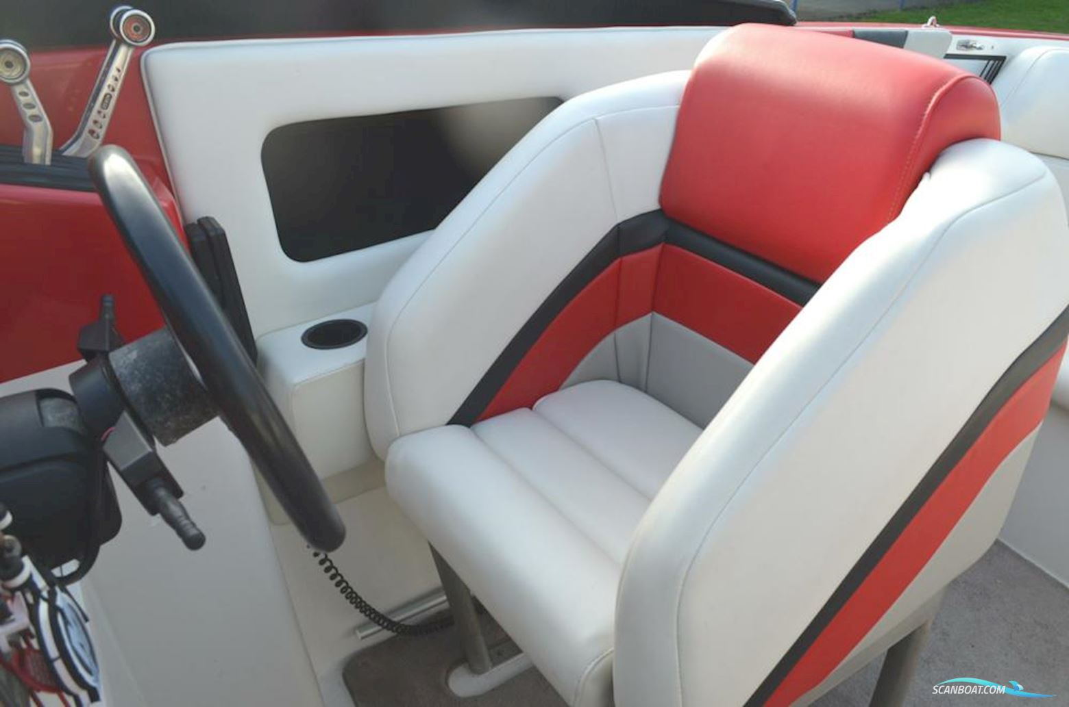 Donzi 30 "Black Widow"