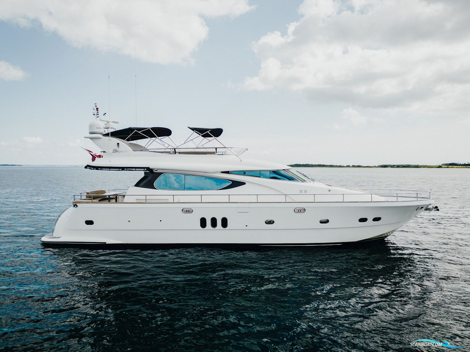 Elegance 64 Motorboot 2006, mit 2 x Man V12-1360 CR
 motor, Dänemark