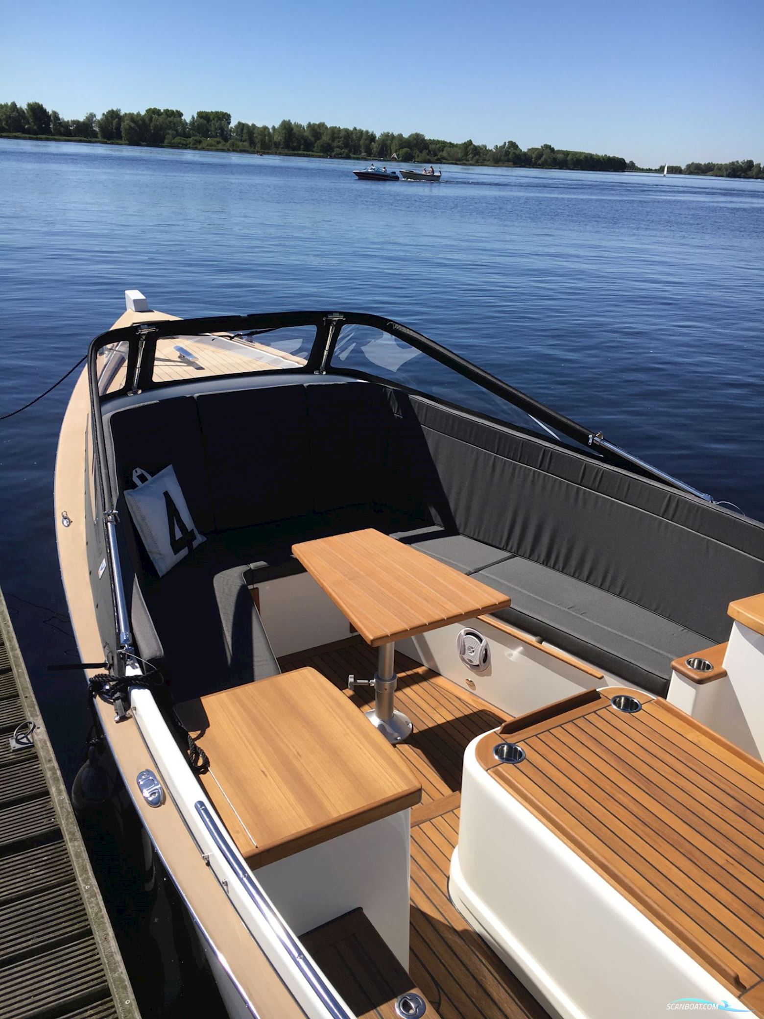 Enkhuizen Tender 680