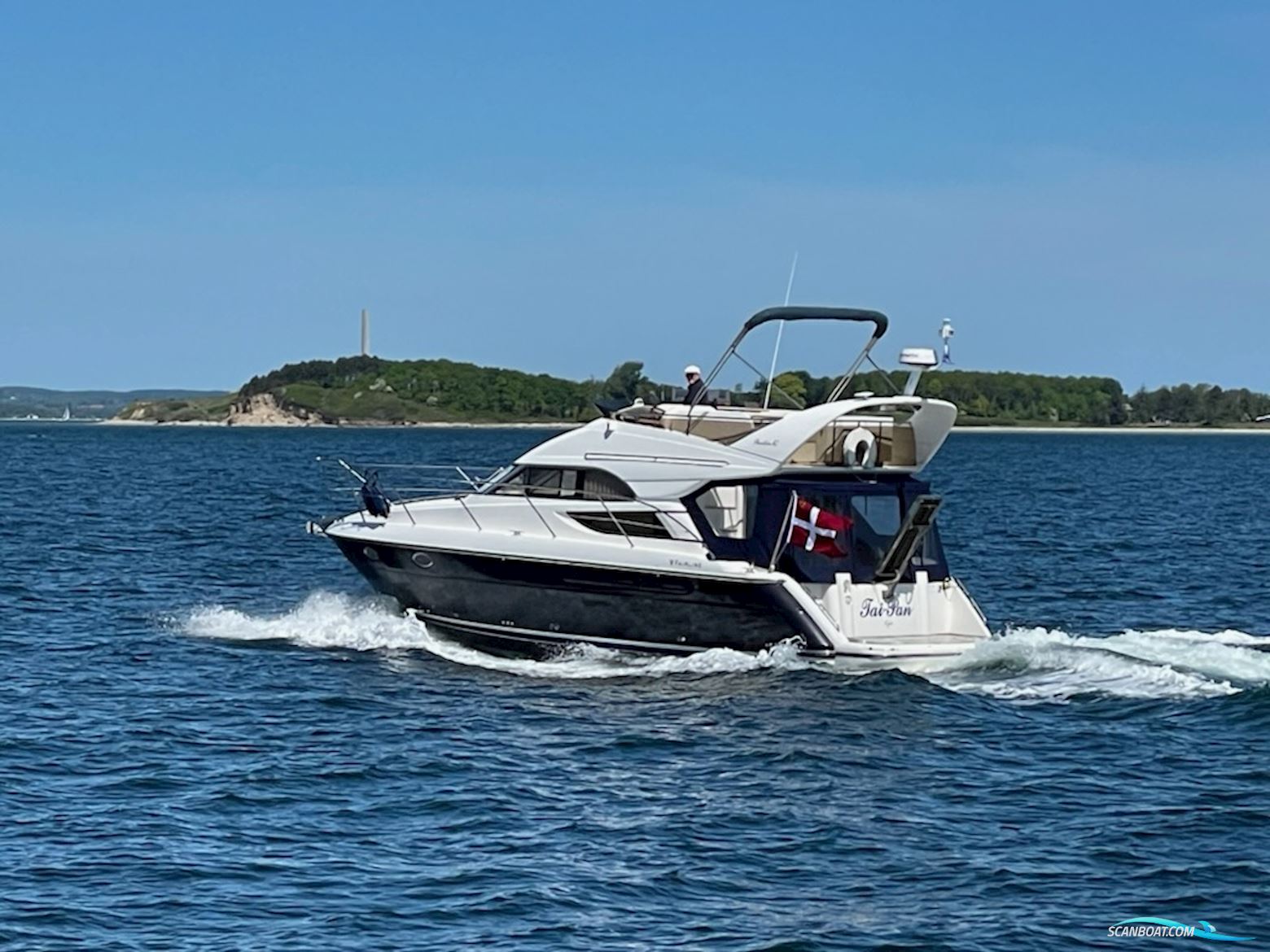 Fairline  