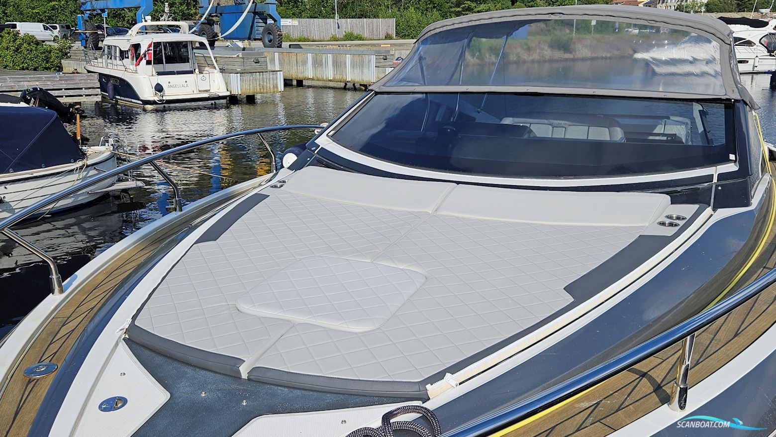 Fairline F//Line 33