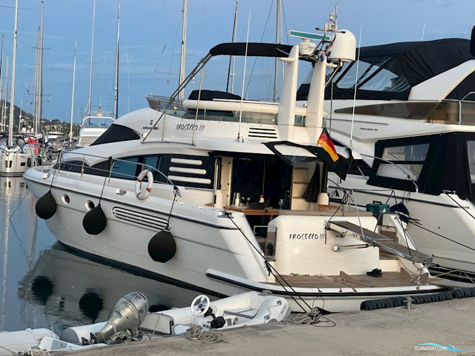 Fairline Squadron 52 Fly