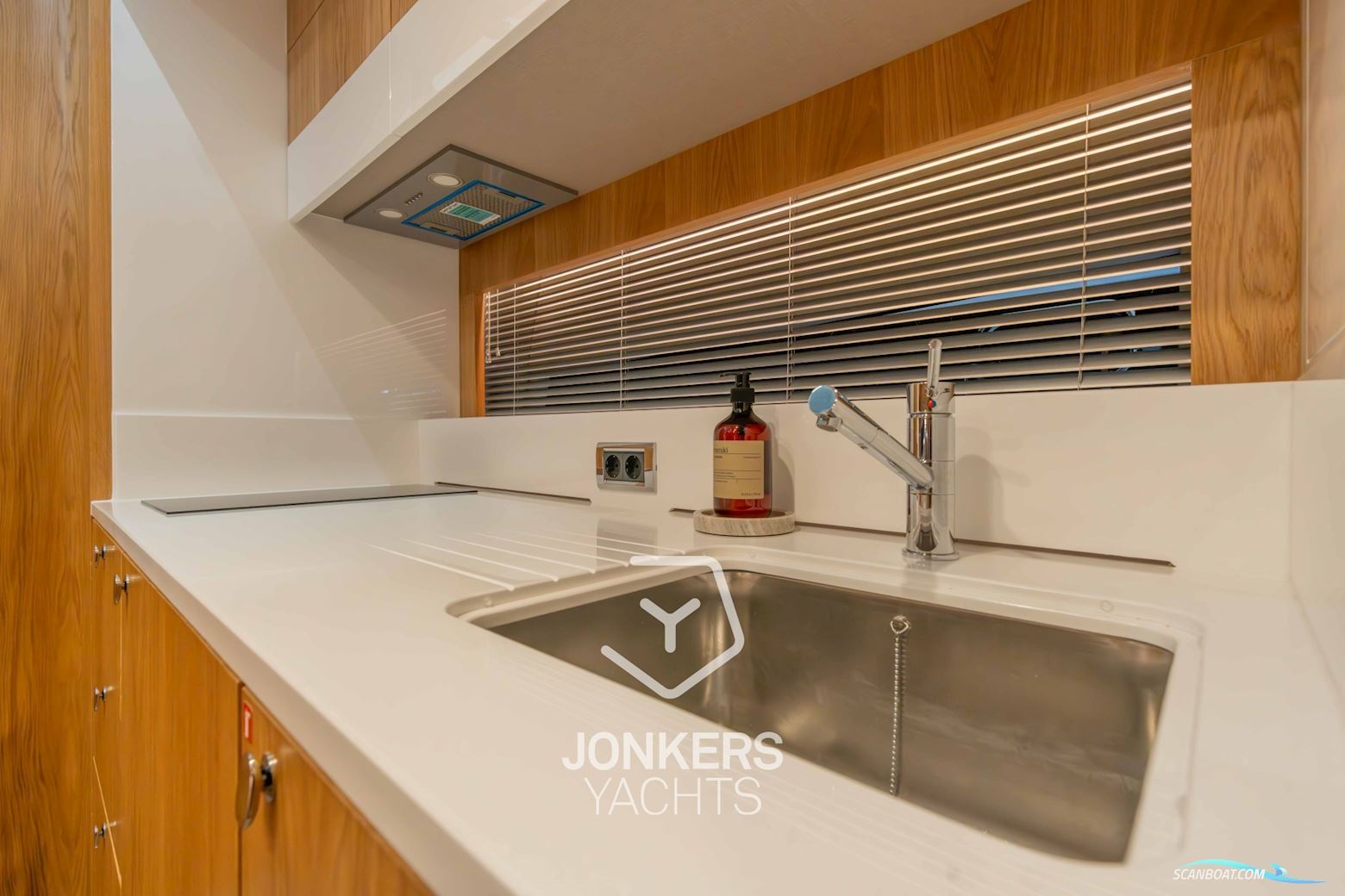 Fairline Targa 45 GT- MODEL 2025 WITH OAK SATIN TIMBER